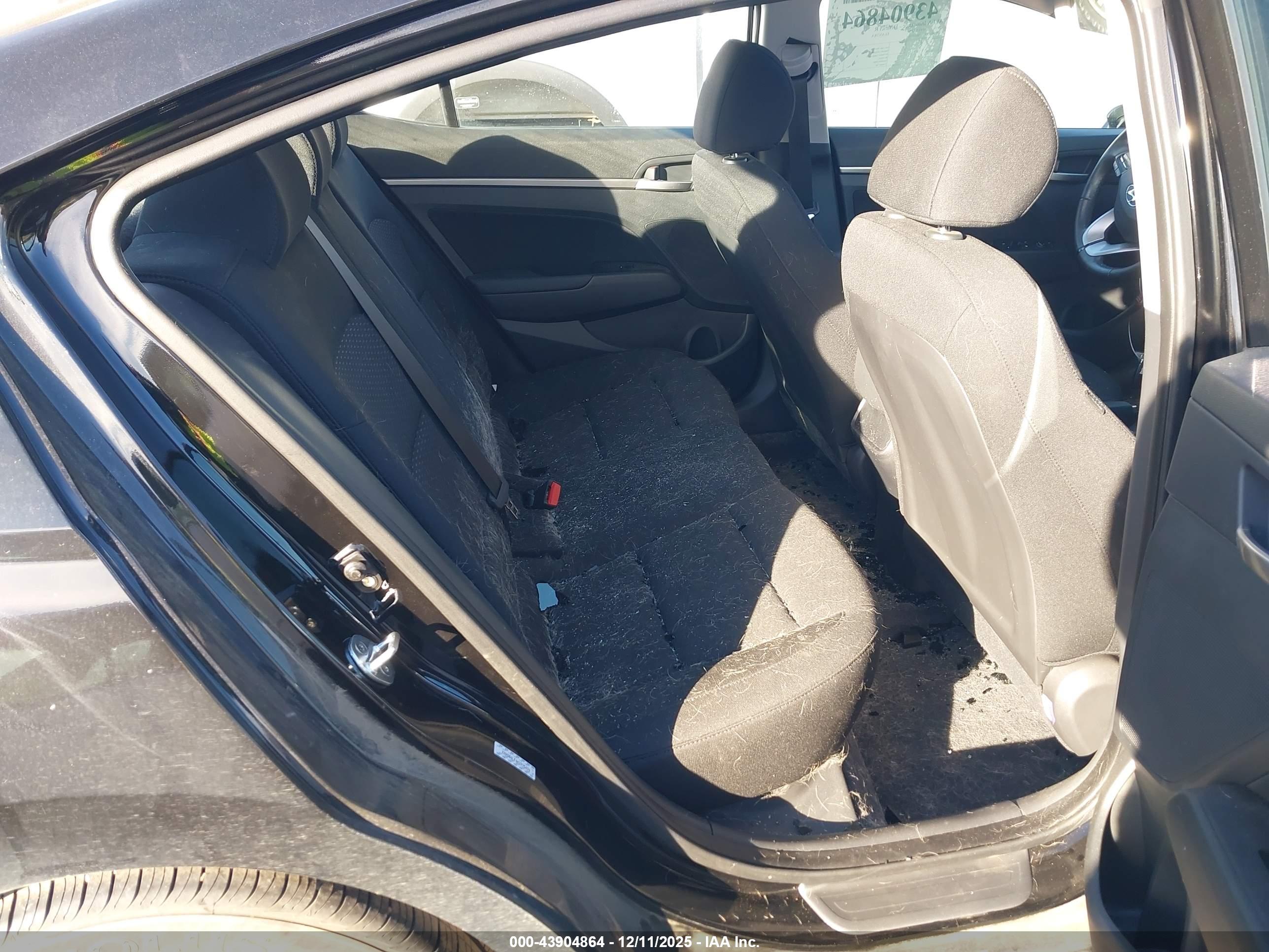 HYUNDAI ELANTRA image 8