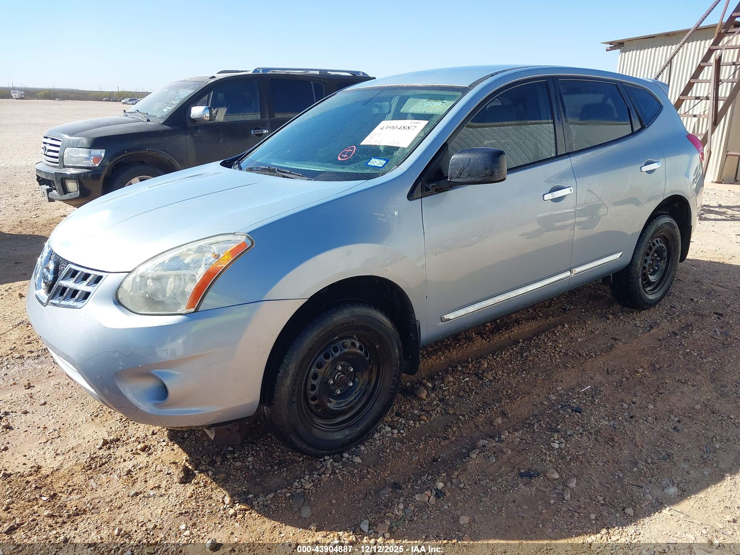 NISSAN ROGUE image 2