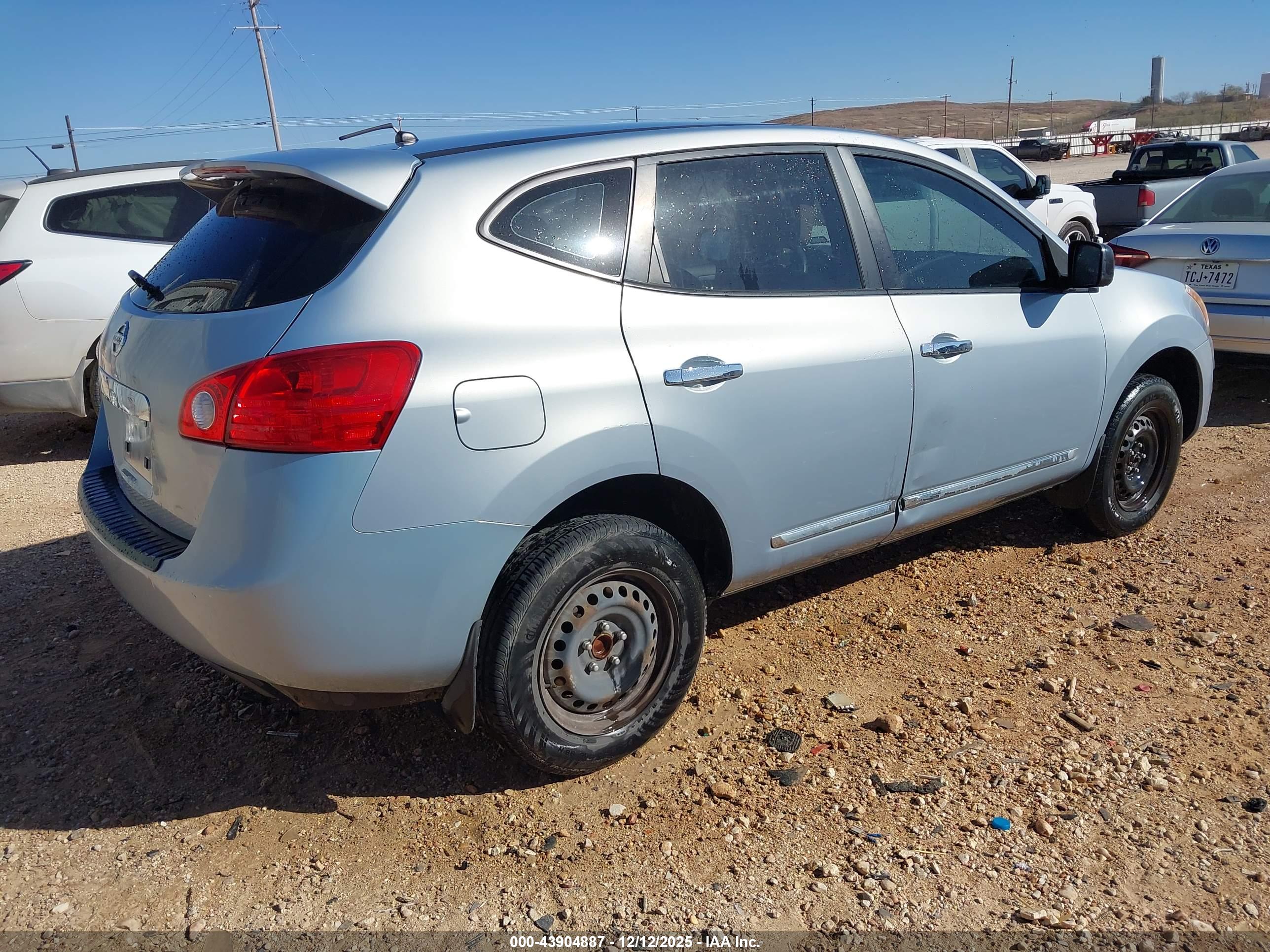 NISSAN ROGUE image 4