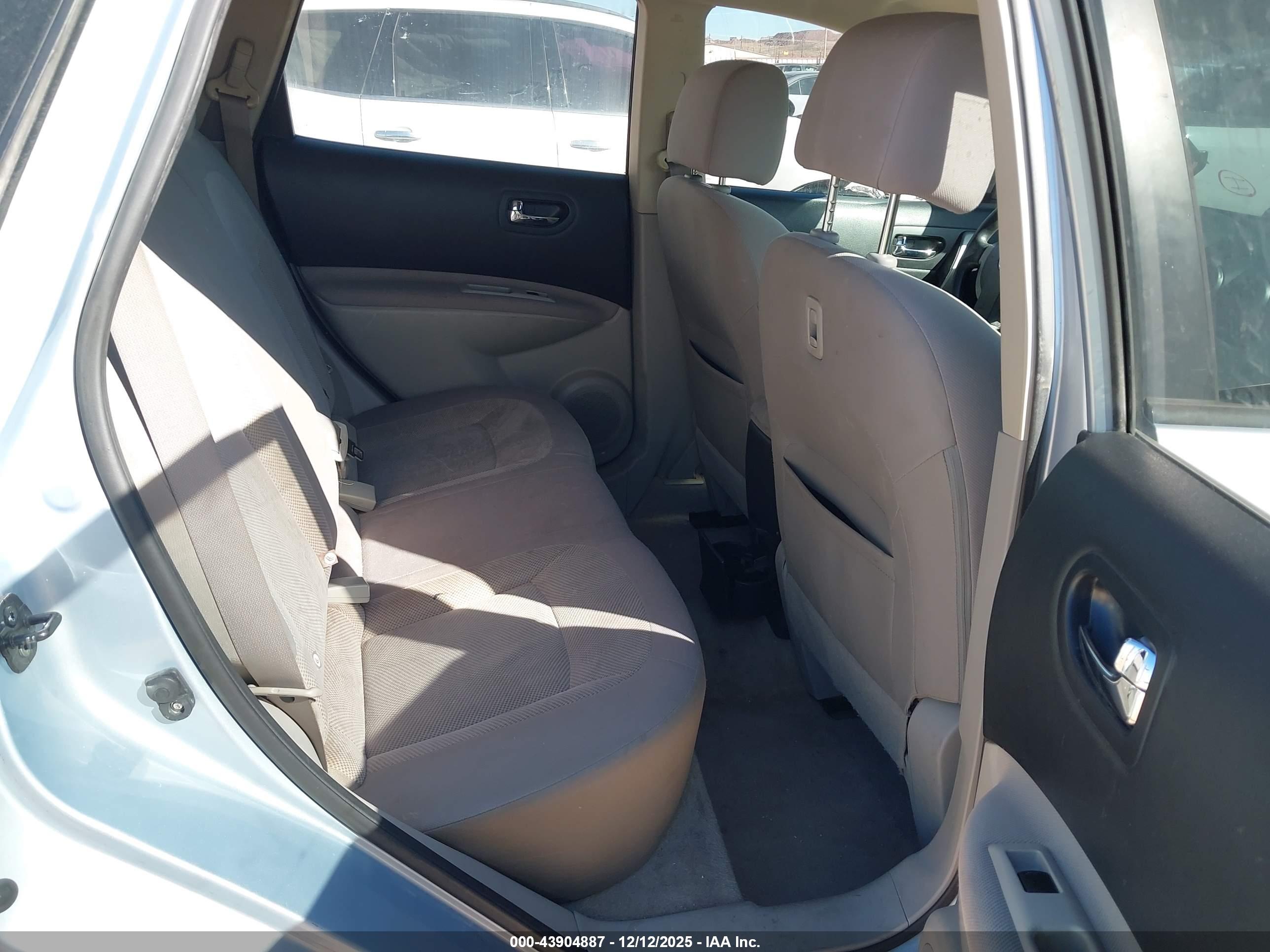 NISSAN ROGUE image 8