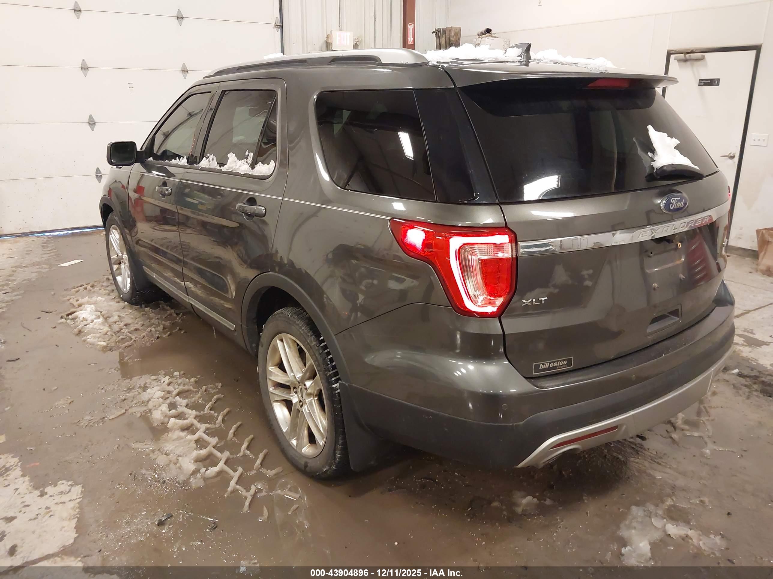 FORD EXPLORER image 3