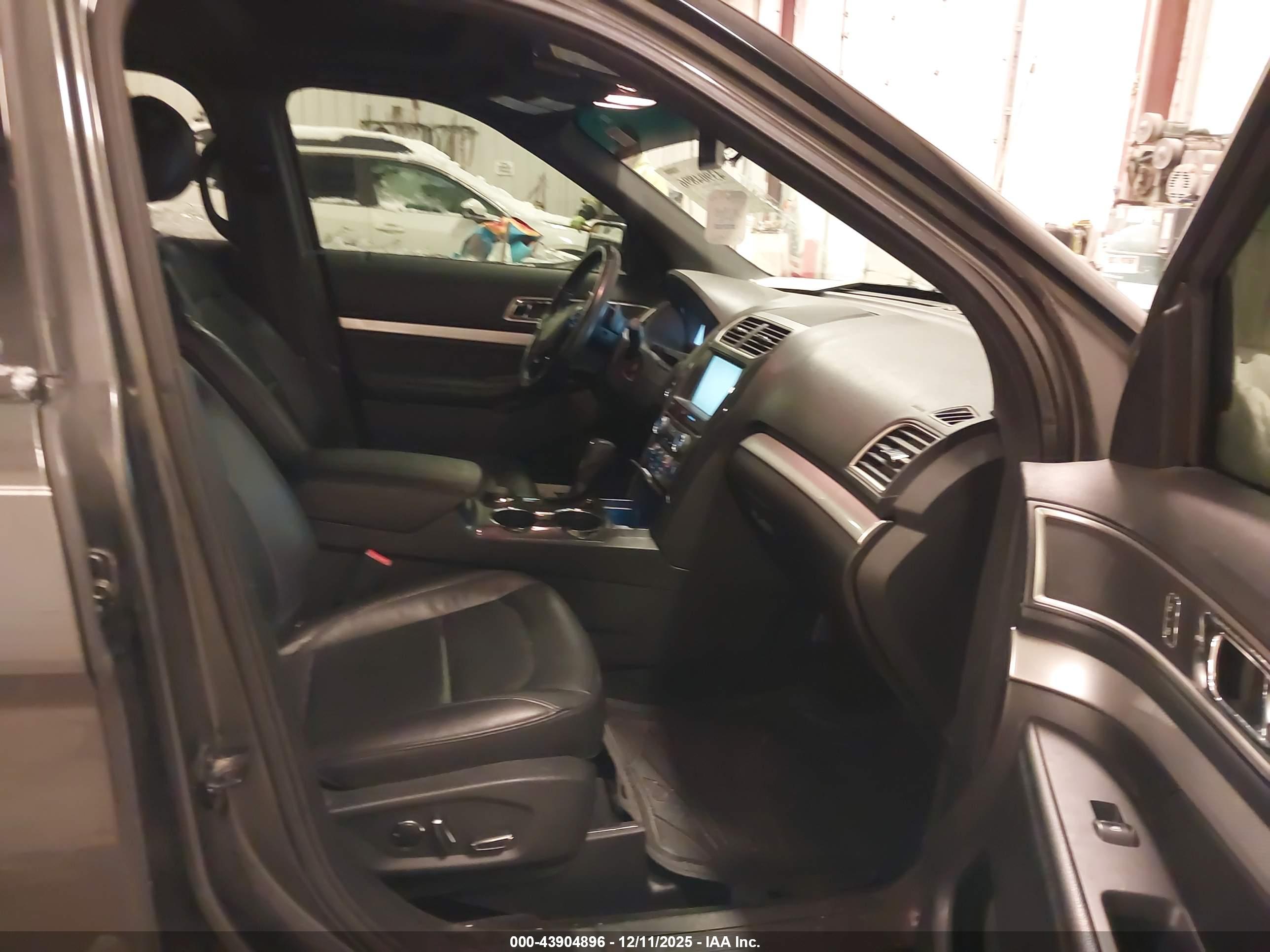 FORD EXPLORER image 5