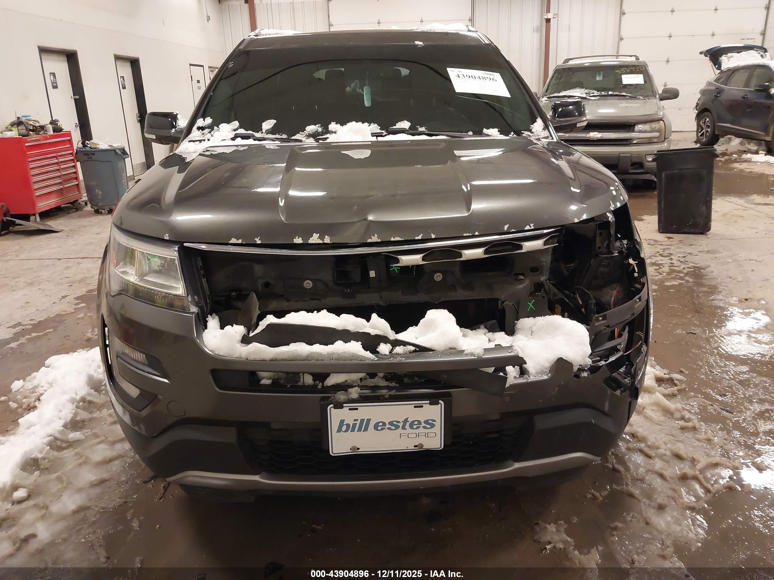 FORD EXPLORER image 6