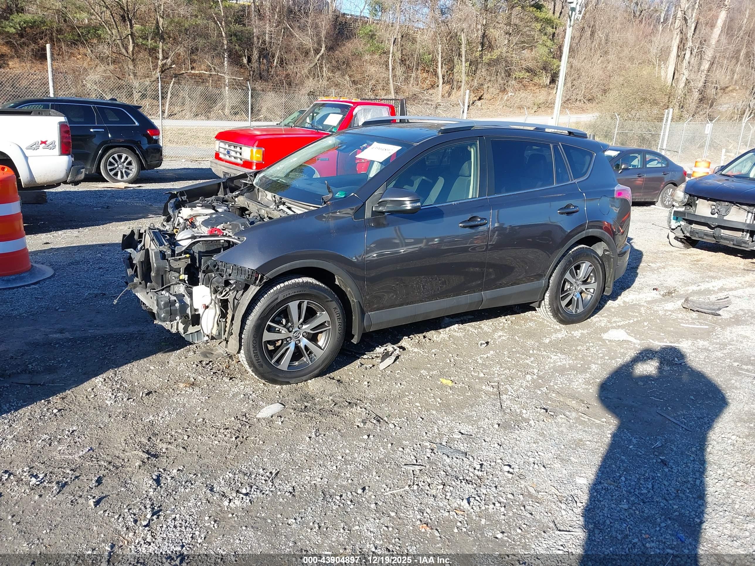 TOYOTA RAV4 image 2