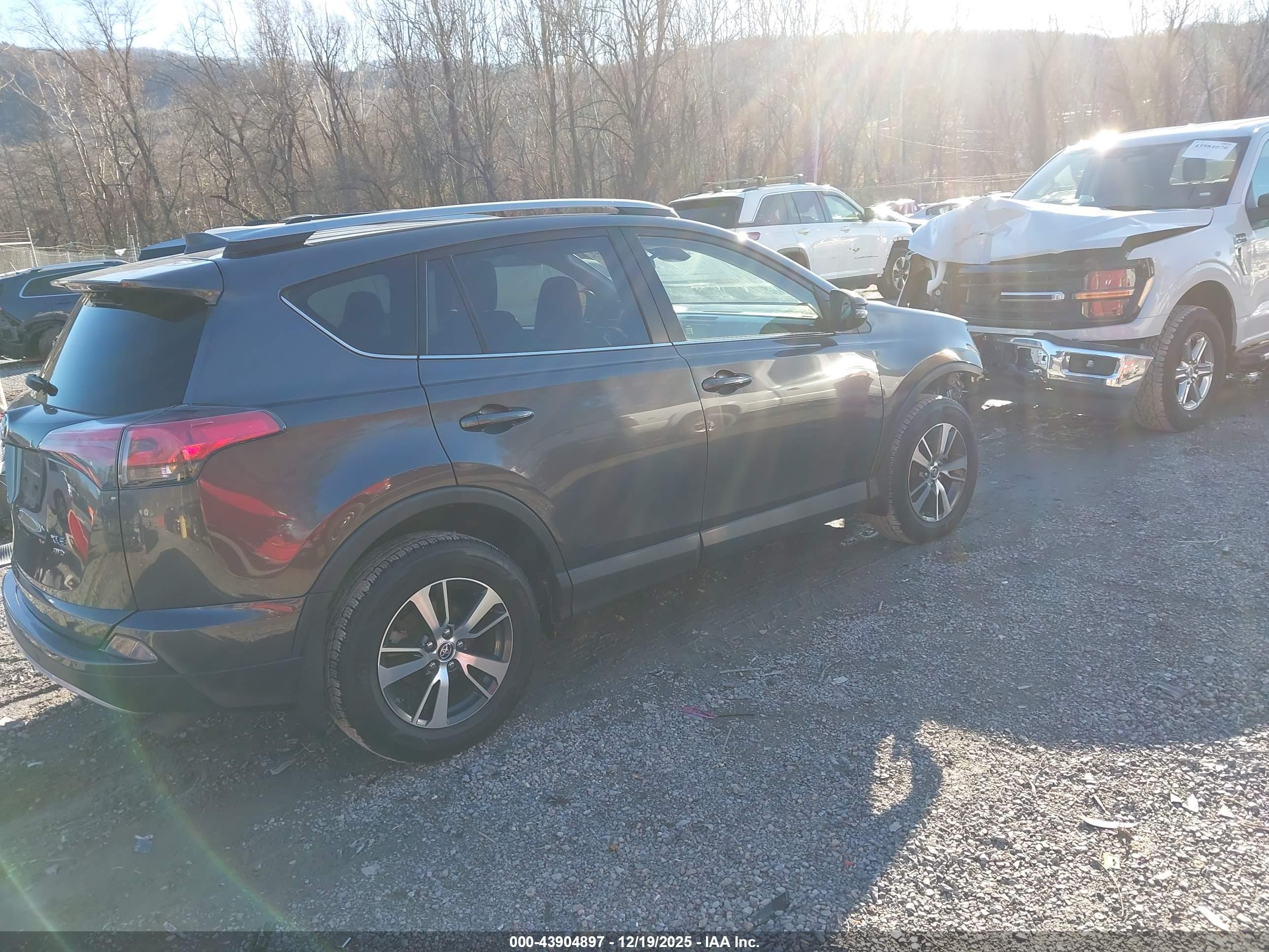 TOYOTA RAV4 image 4
