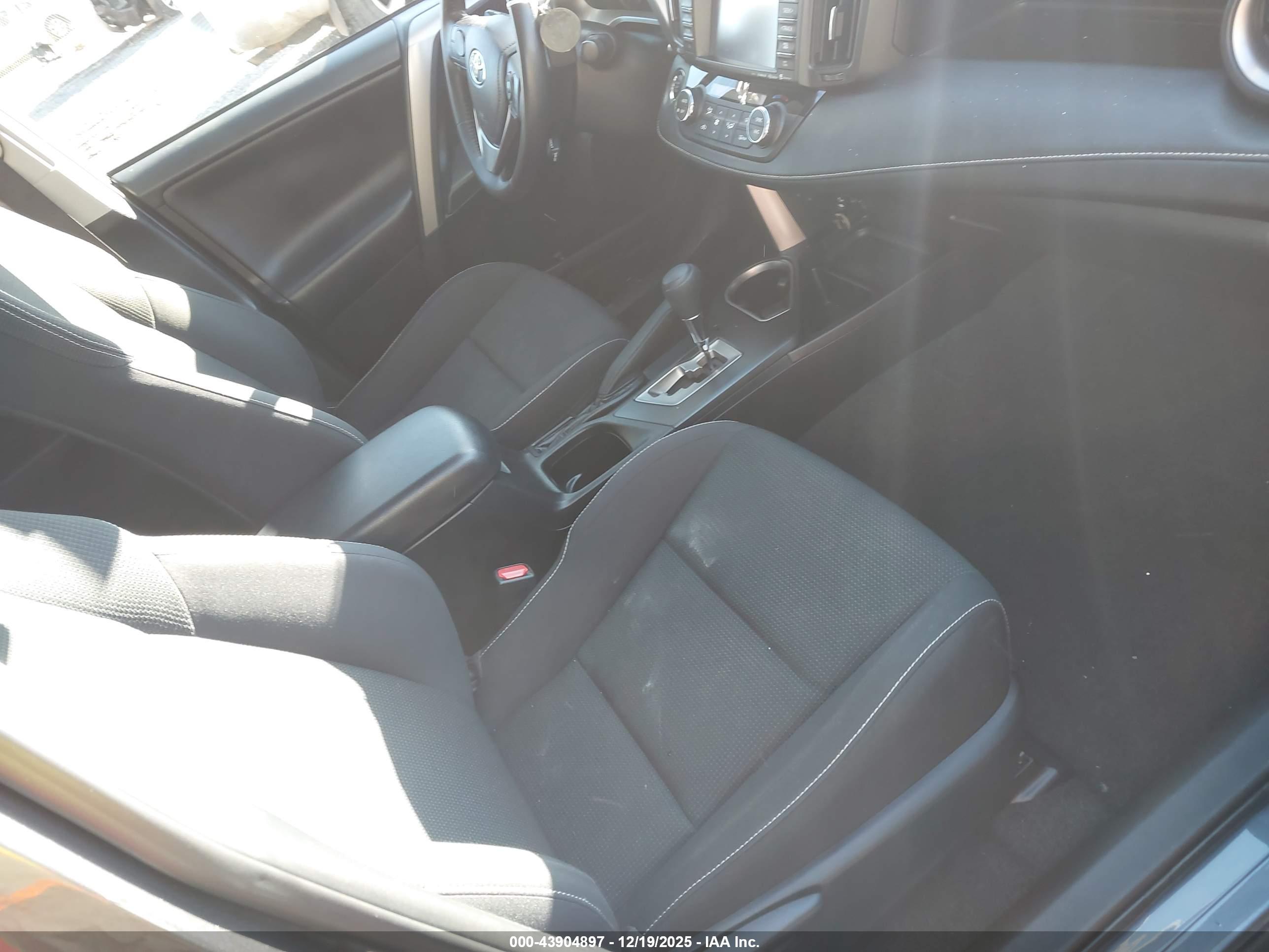 TOYOTA RAV4 image 5