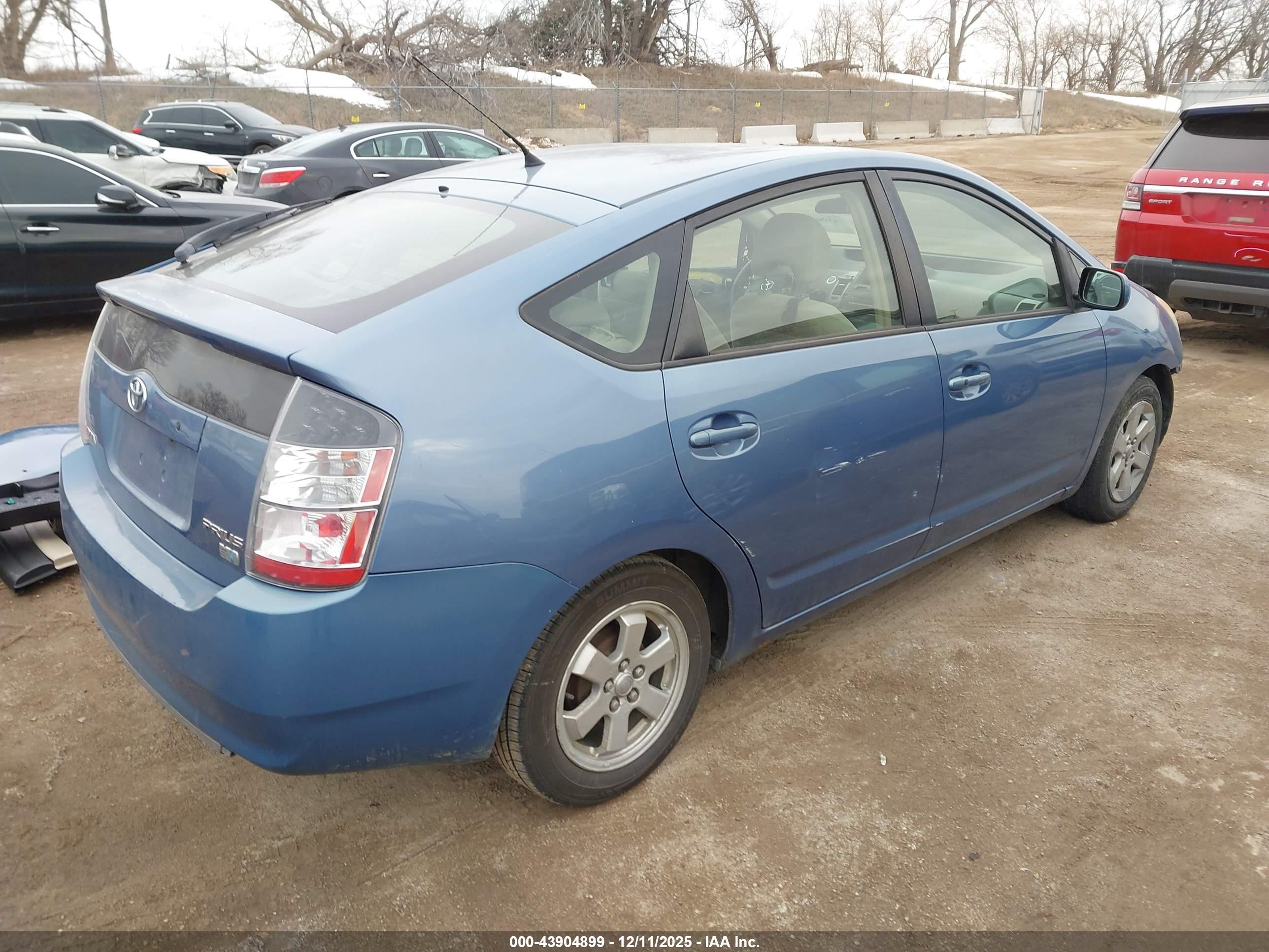 TOYOTA PRIUS image 4