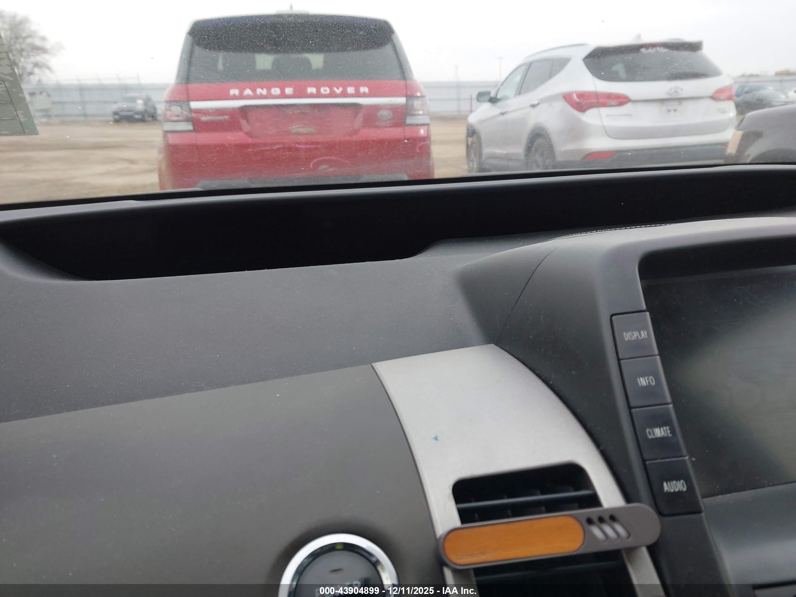 TOYOTA PRIUS image 7