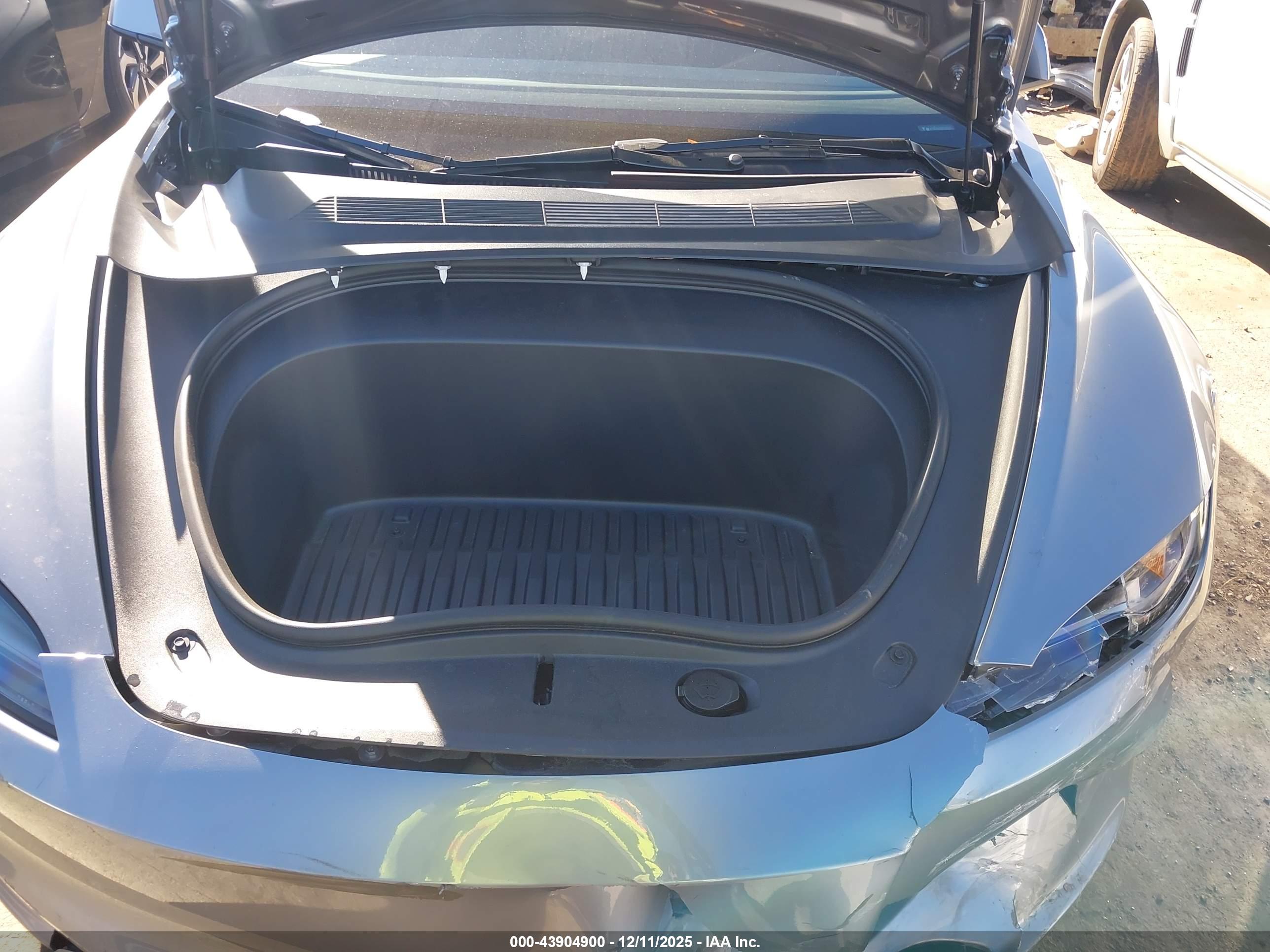 TESLA MODEL image 10