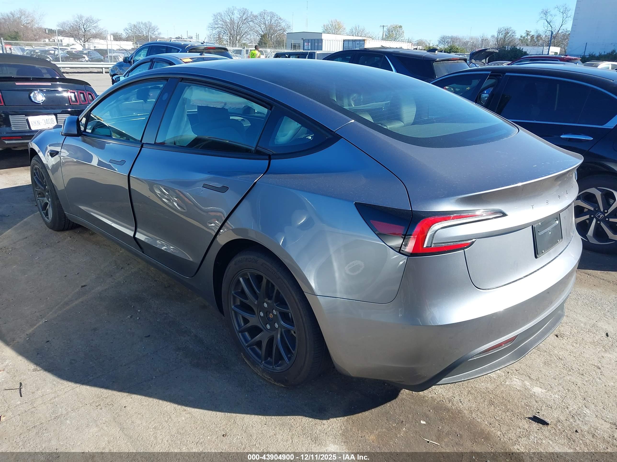 TESLA MODEL image 3
