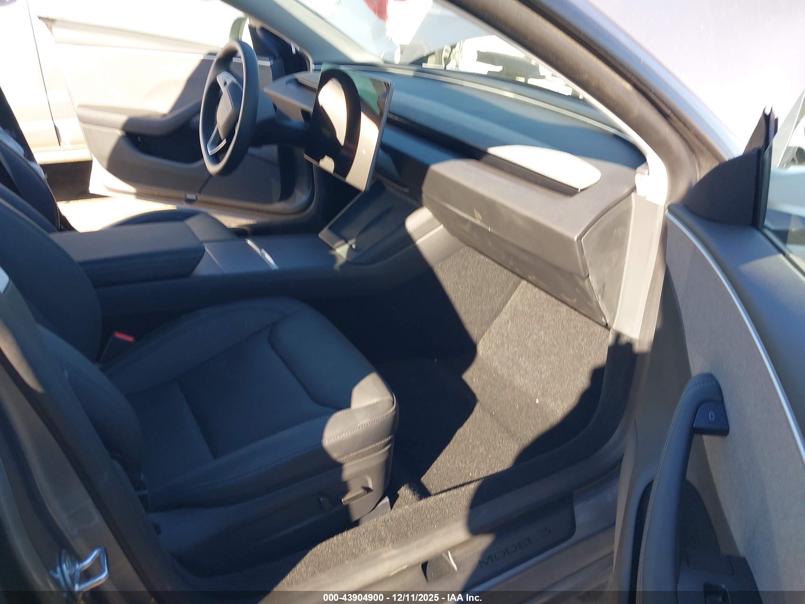 TESLA MODEL image 5