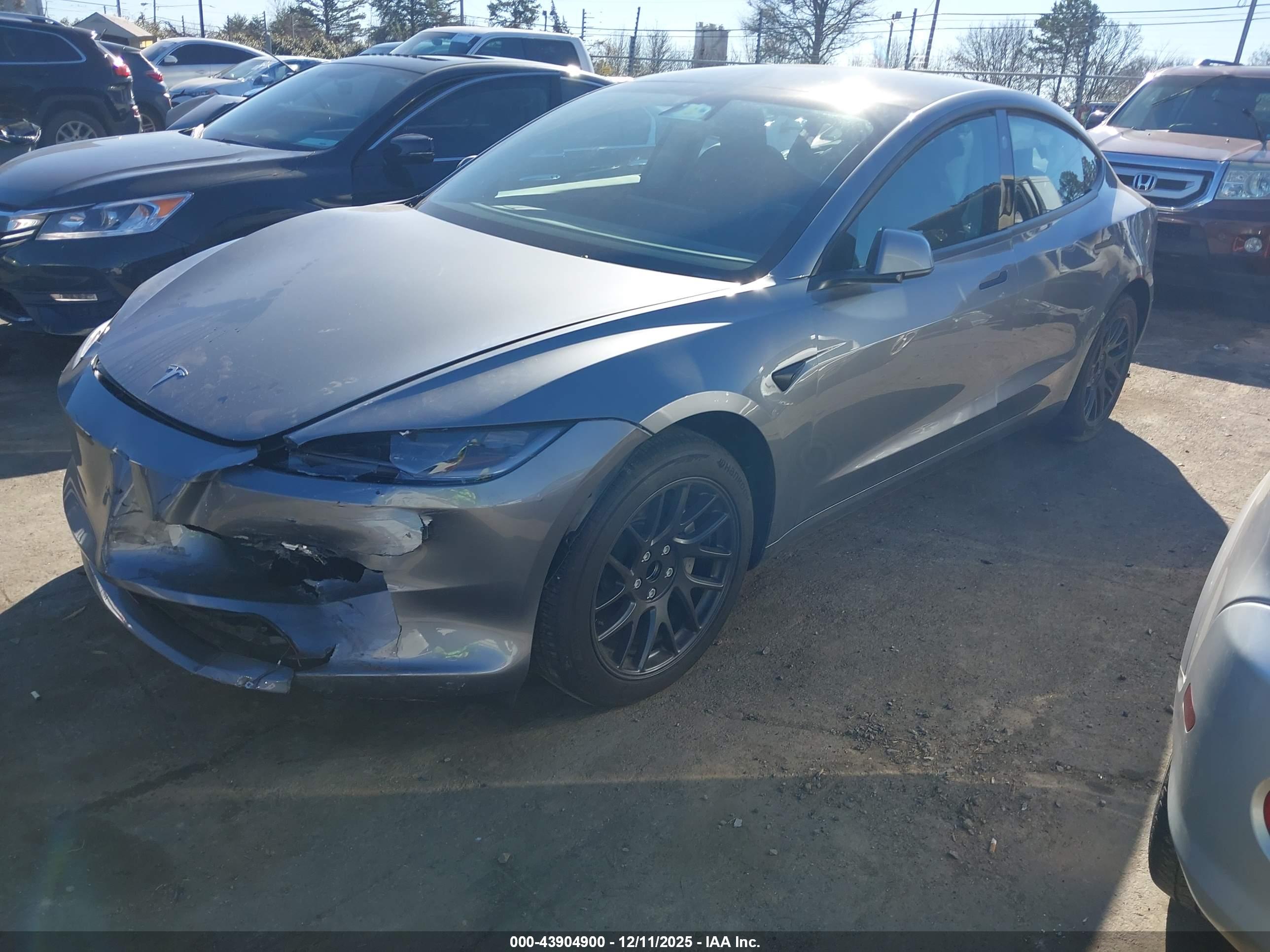 TESLA MODEL image 6