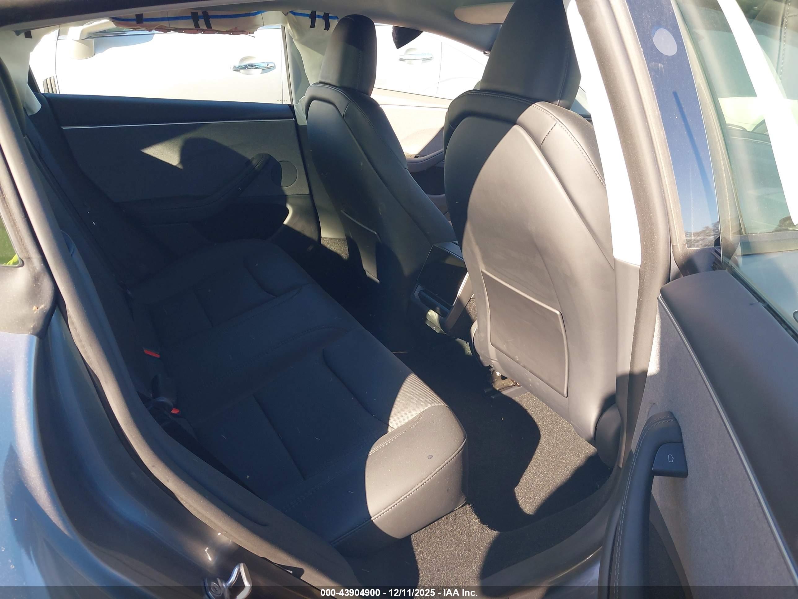 TESLA MODEL image 8