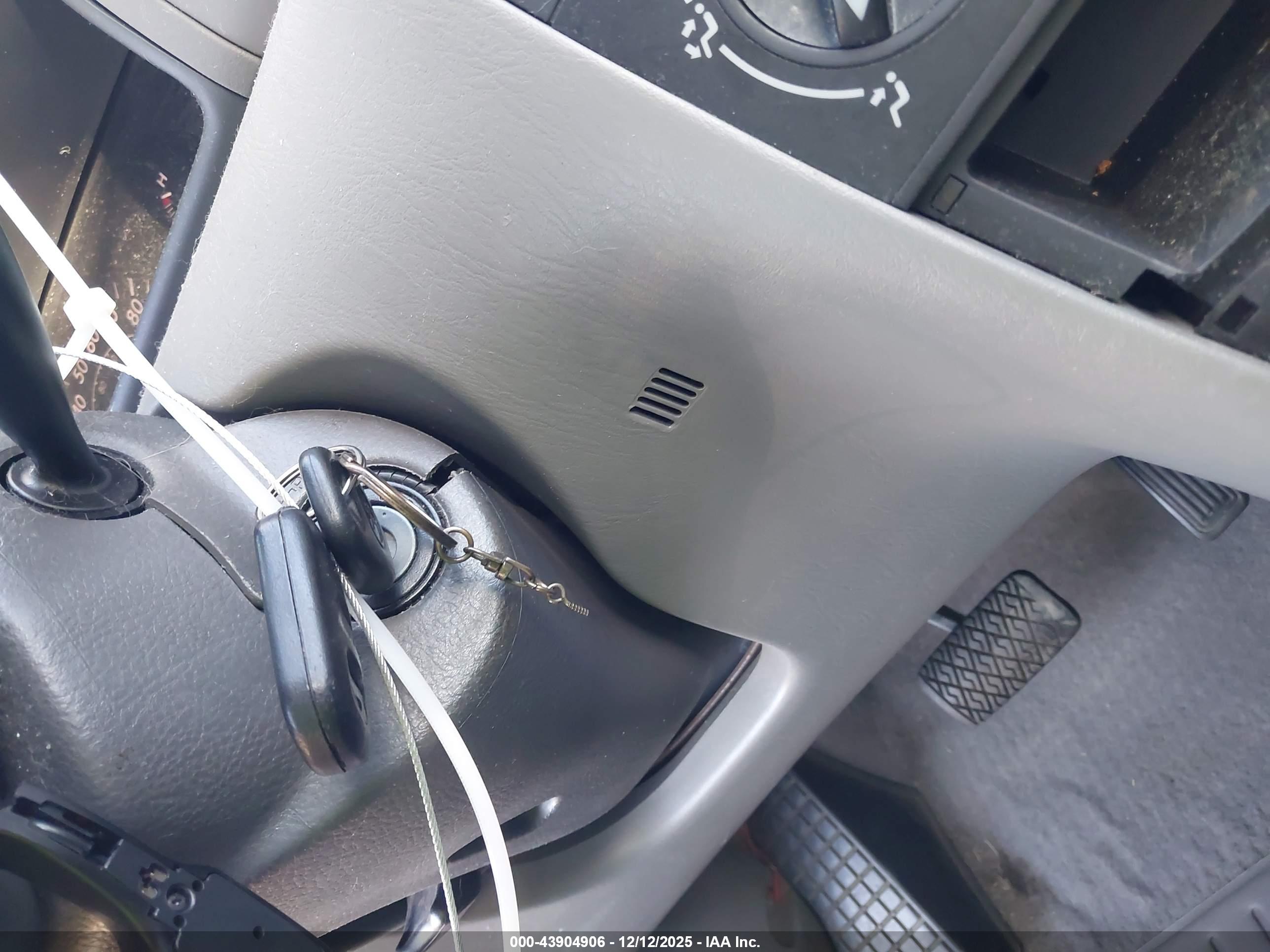 TOYOTA COROLLA image 11