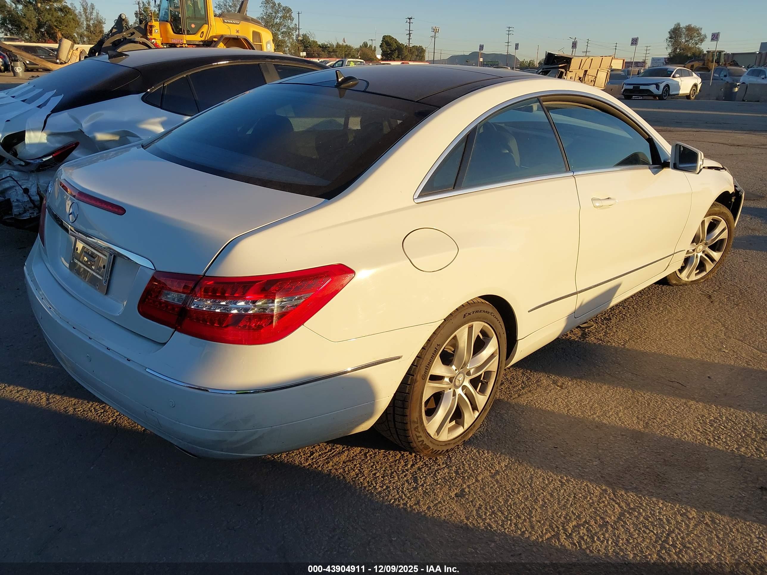 MERCEDES-BENZ E image 4