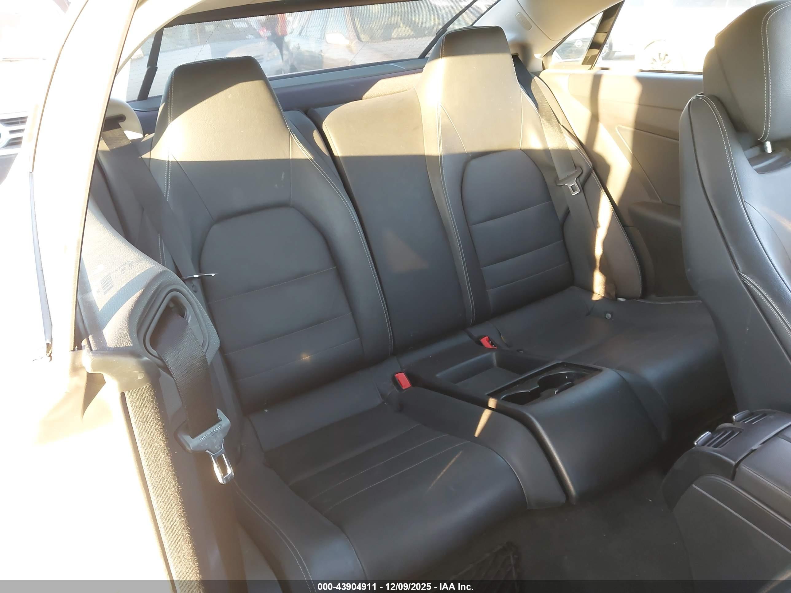 MERCEDES-BENZ E image 8