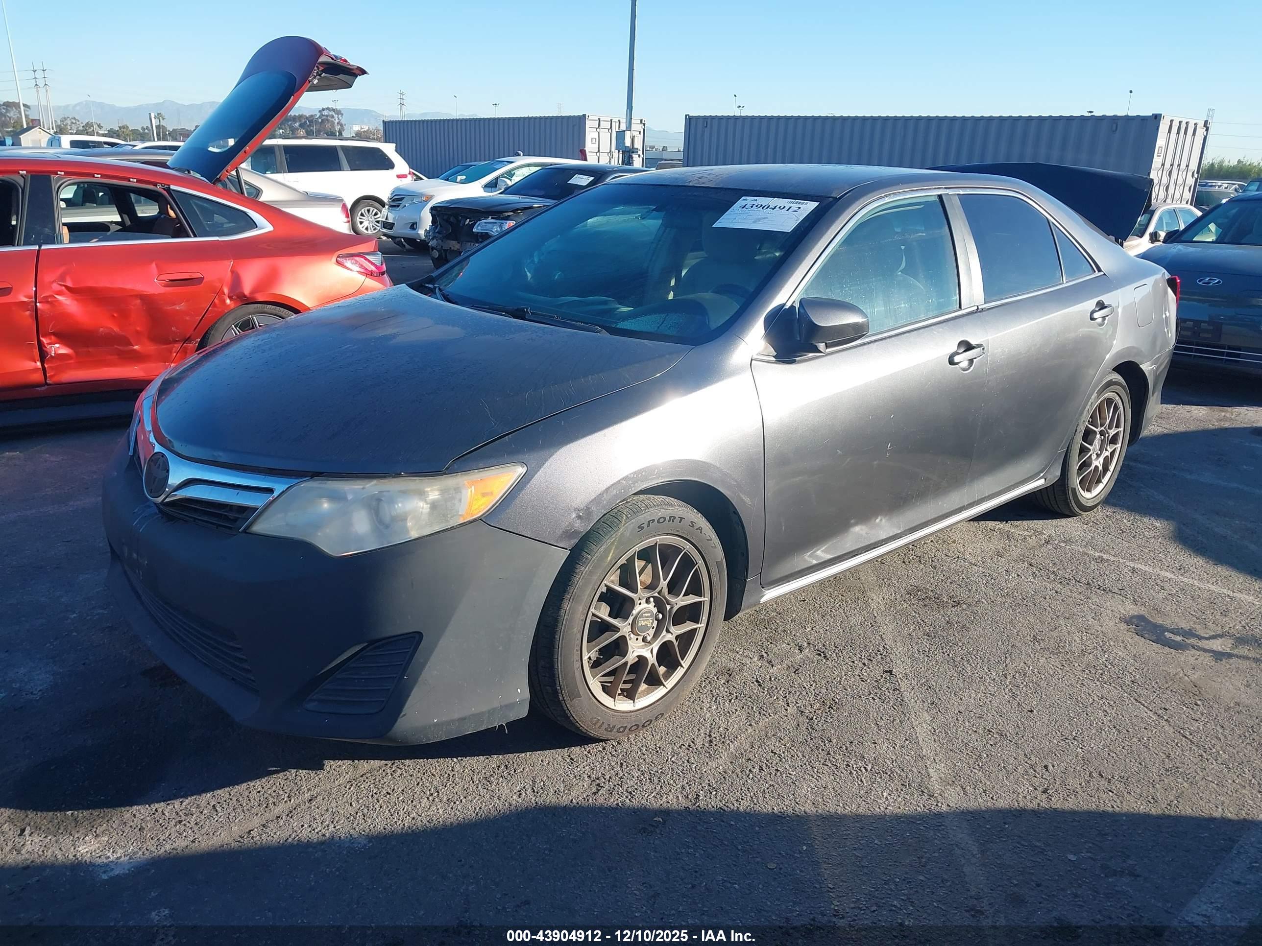 TOYOTA CAMRY image 2