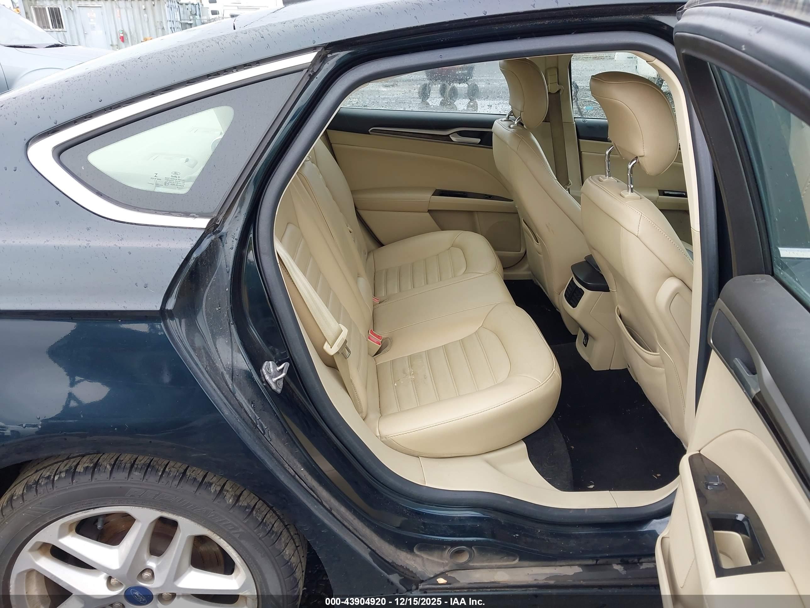 FORD FUSION image 8