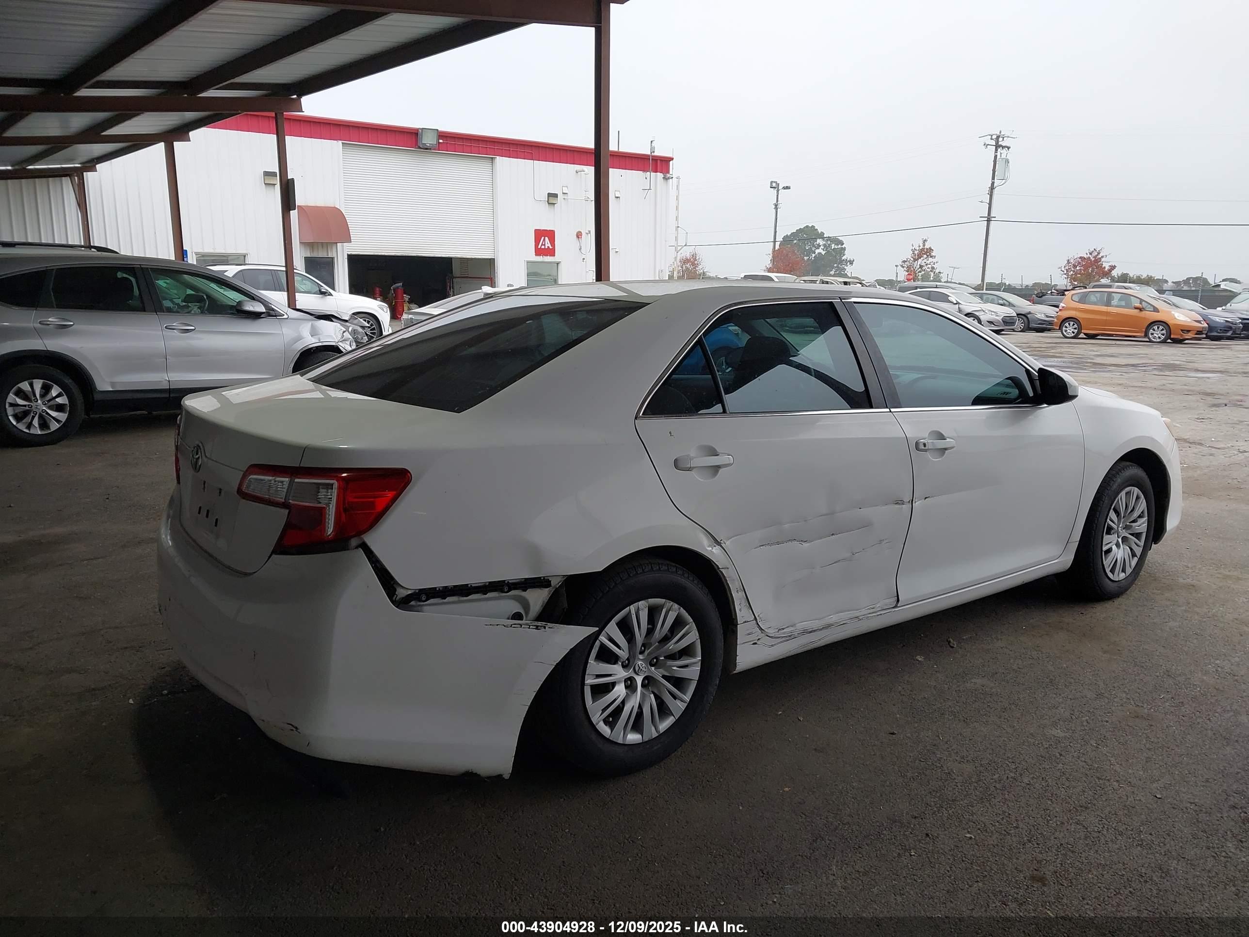 TOYOTA CAMRY image 6