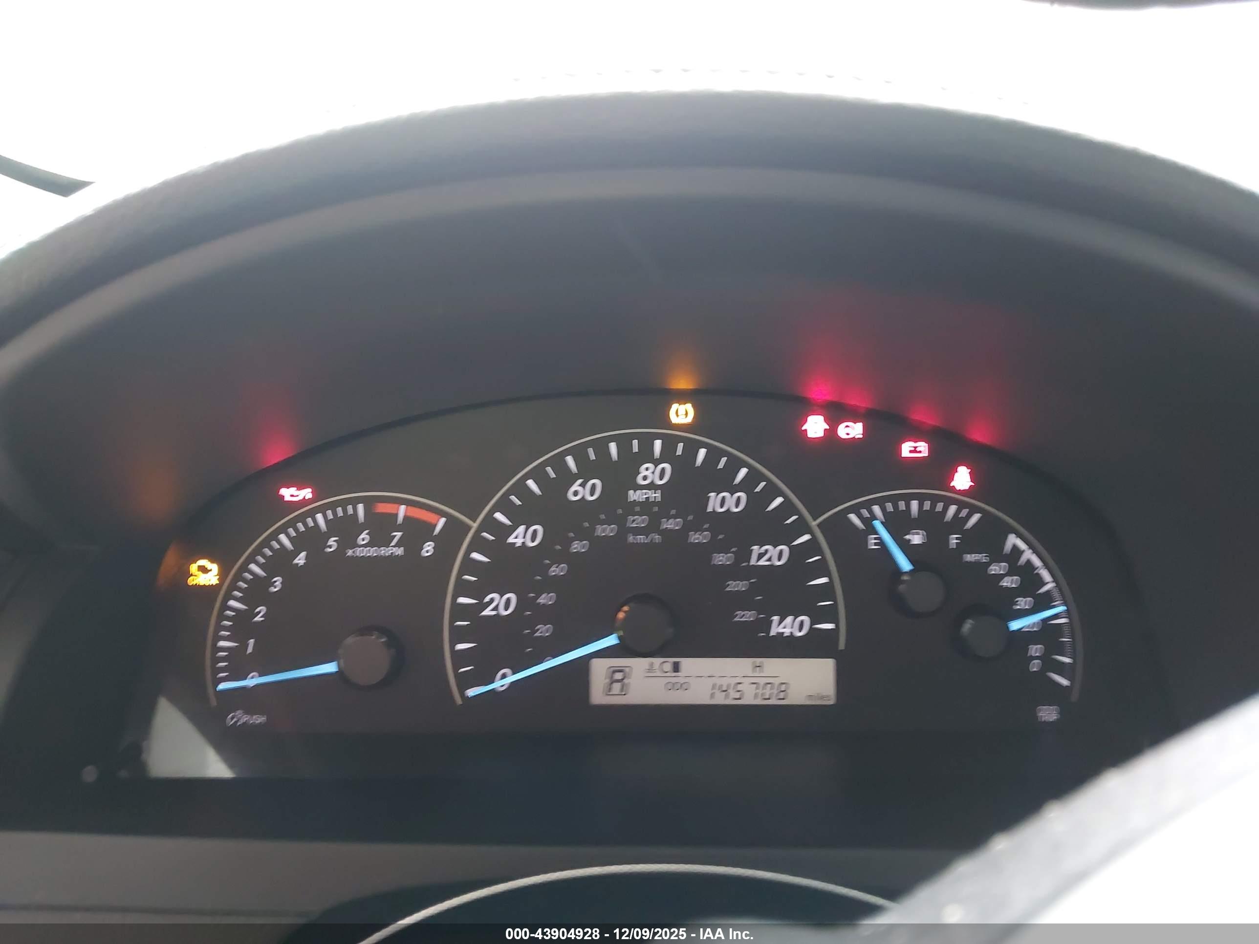 TOYOTA CAMRY image 7