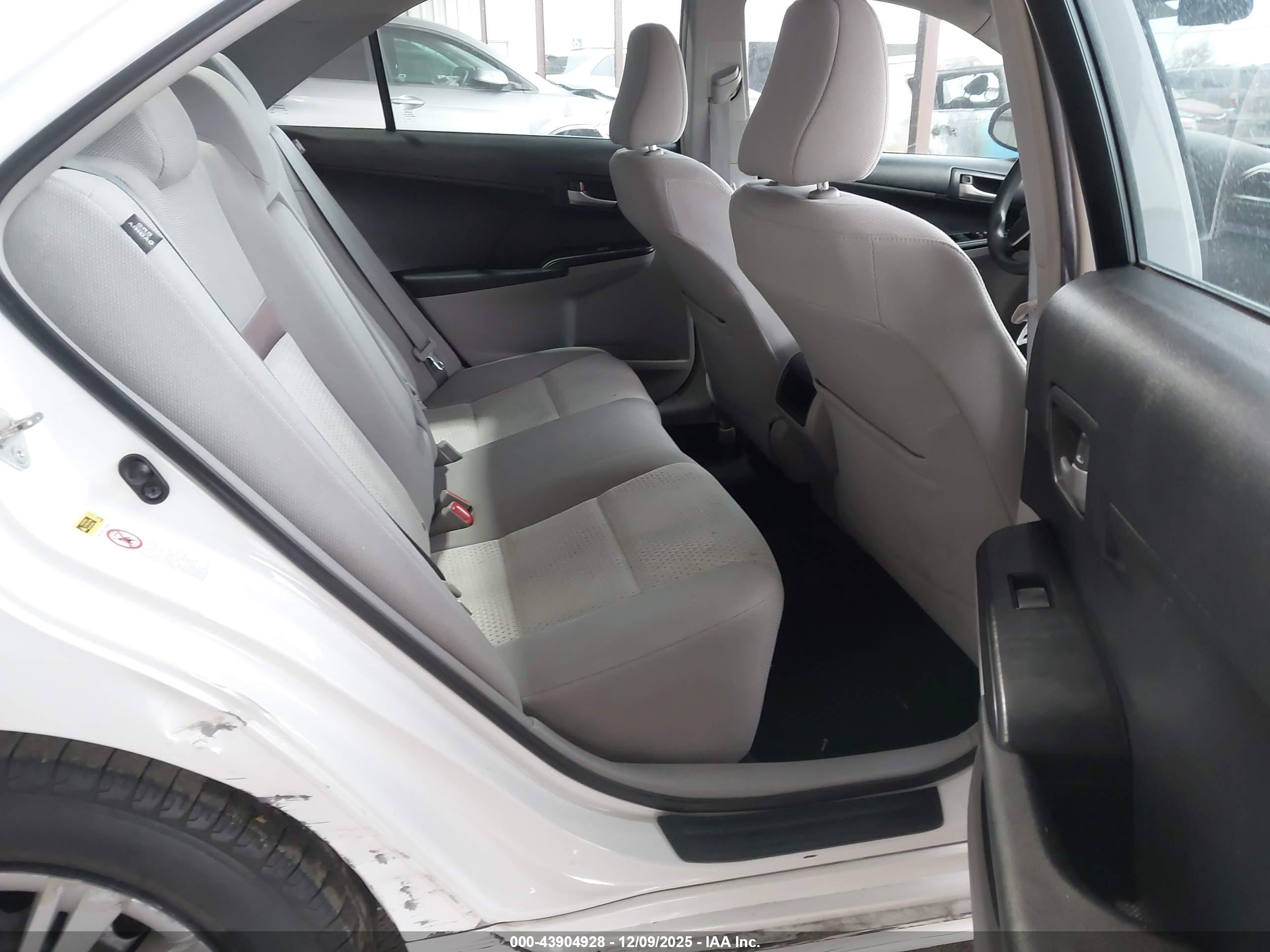 TOYOTA CAMRY image 8