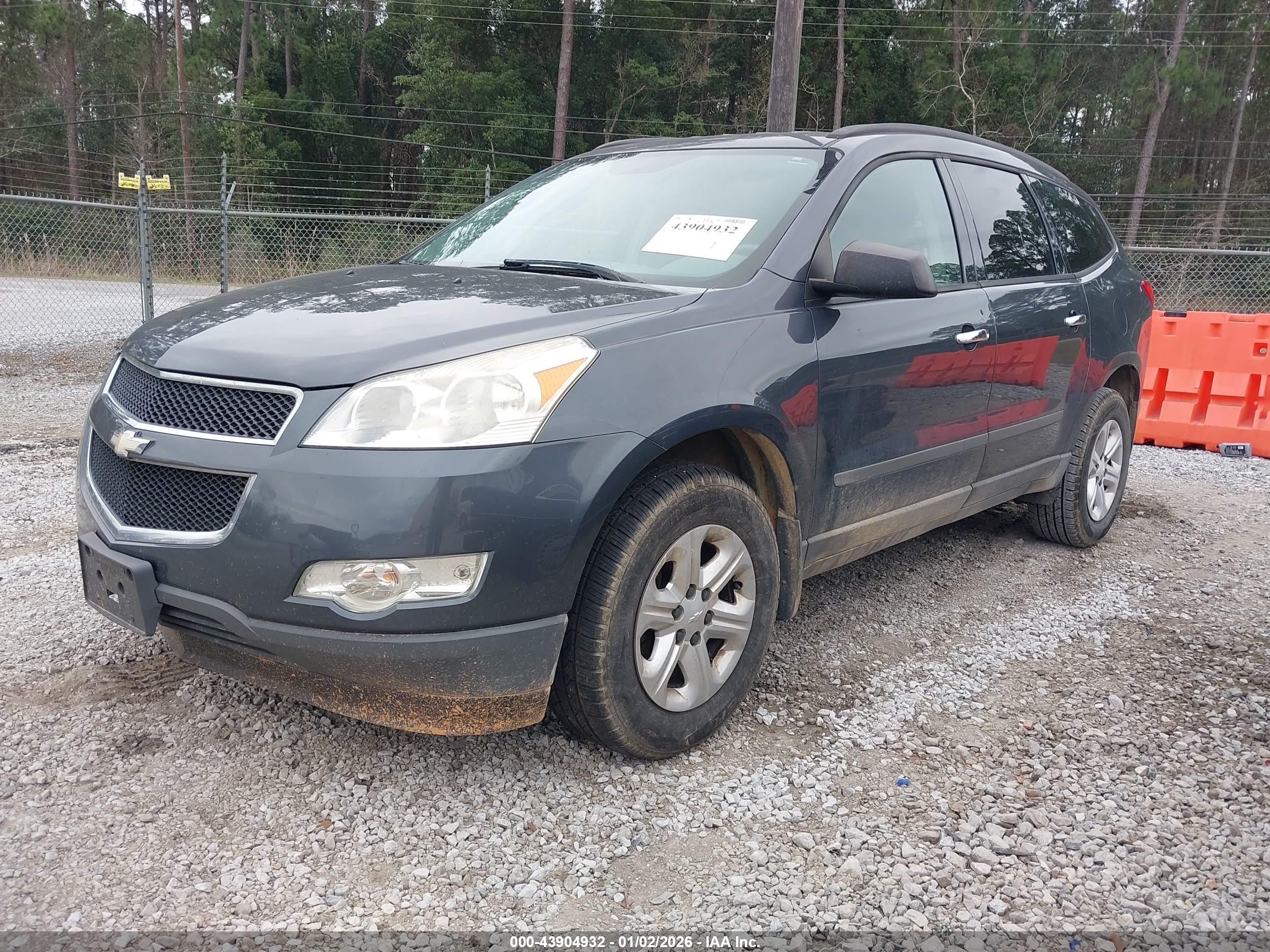 CHEVROLET TRAVERSE image 2