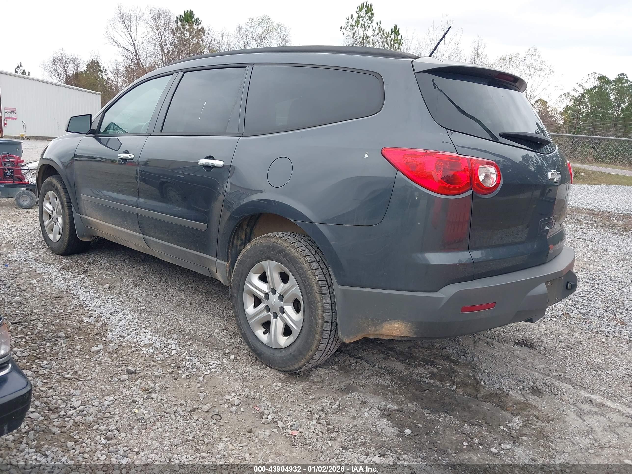 CHEVROLET TRAVERSE image 3