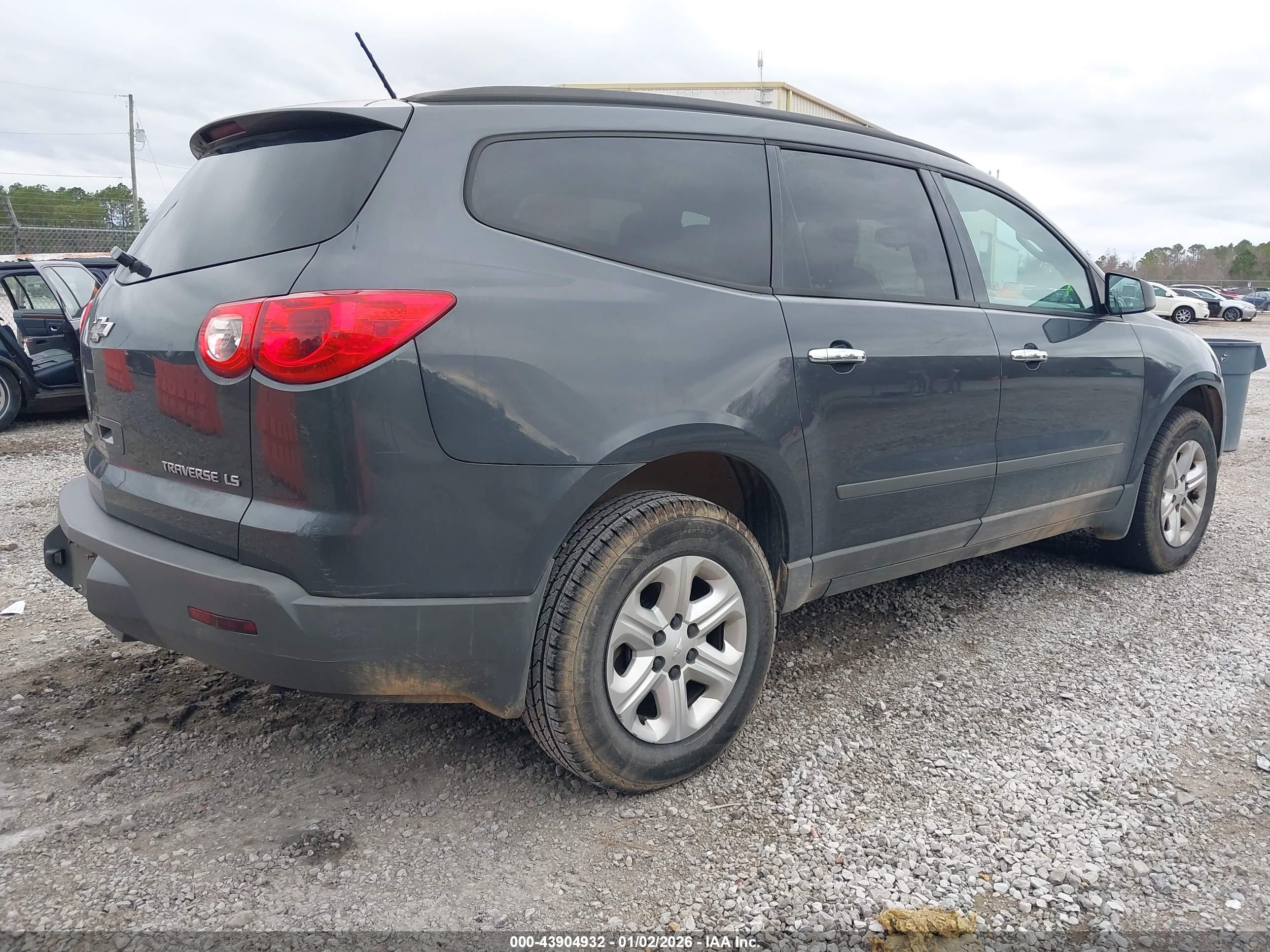 CHEVROLET TRAVERSE image 4