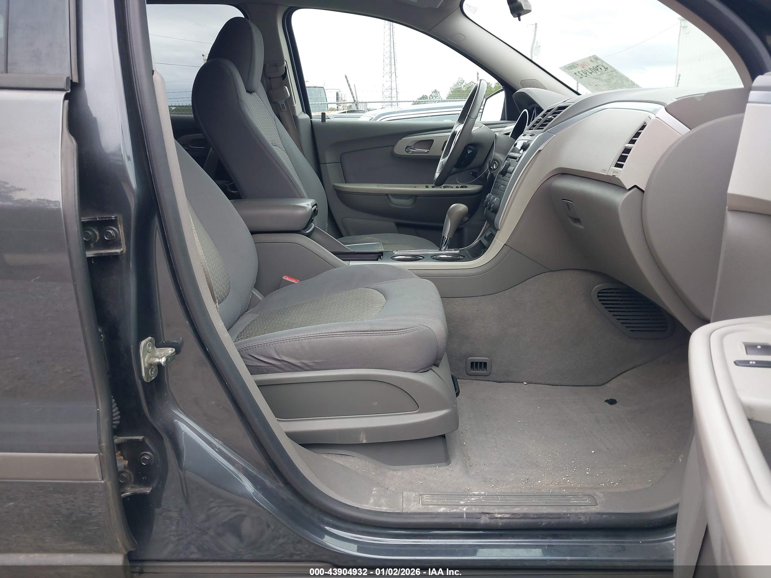 CHEVROLET TRAVERSE image 5