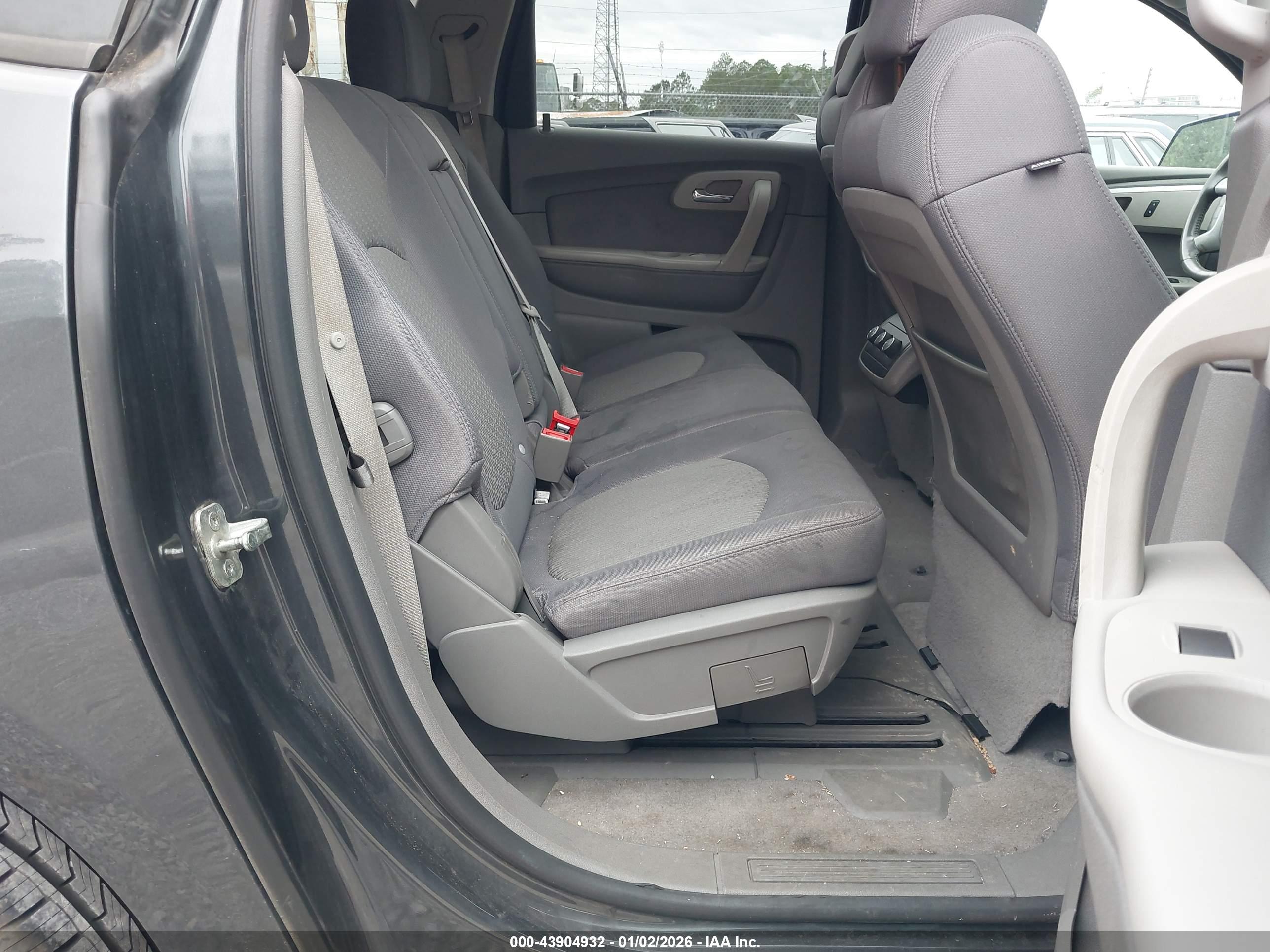 CHEVROLET TRAVERSE image 8