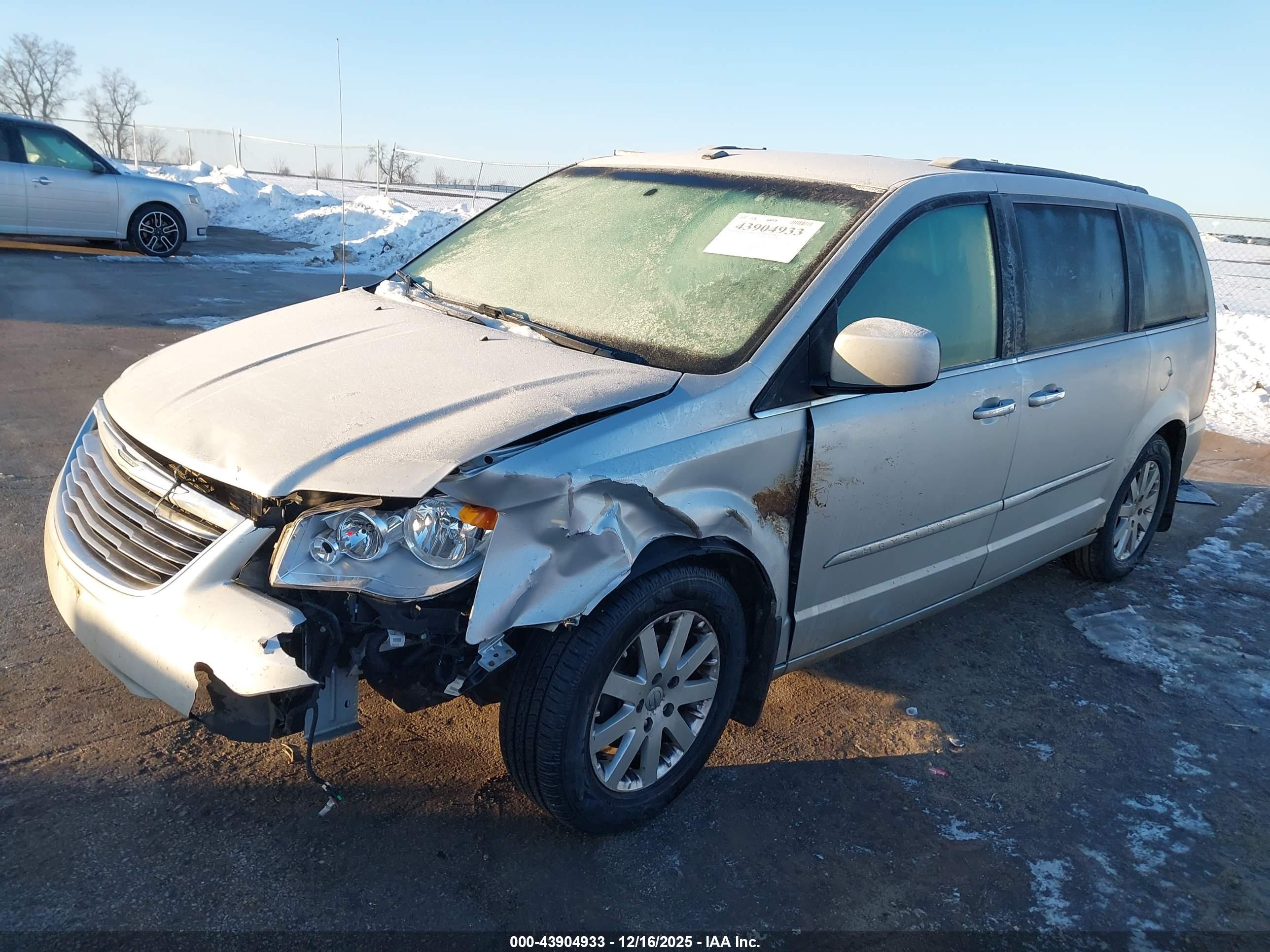 CHRYSLER TOWN image 2