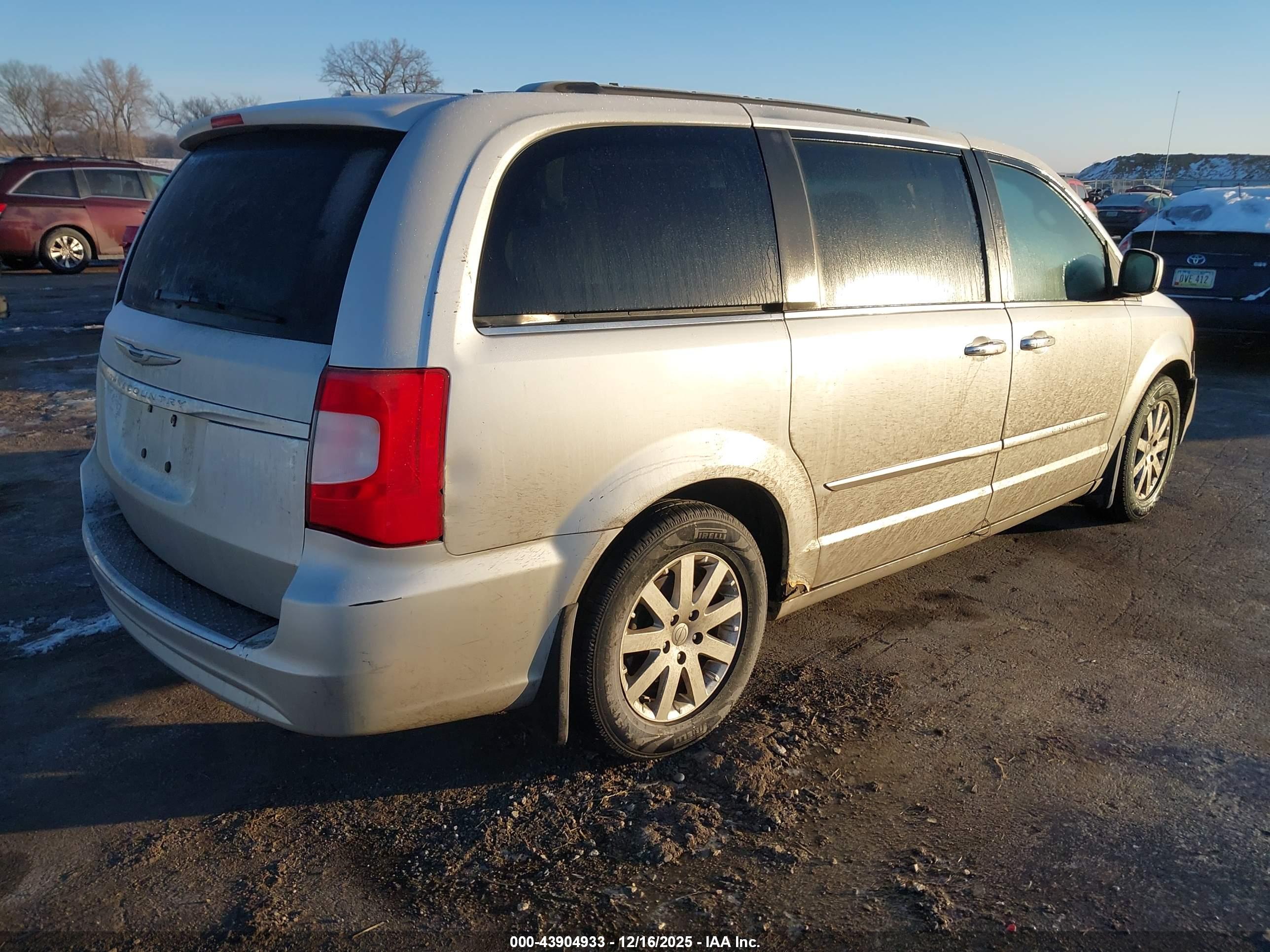 CHRYSLER TOWN image 4