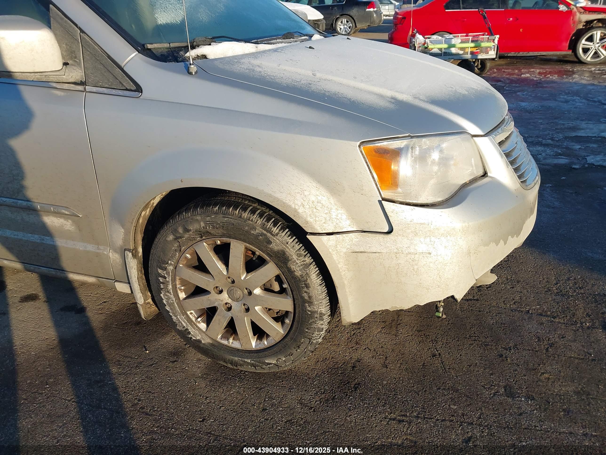 CHRYSLER TOWN image 6
