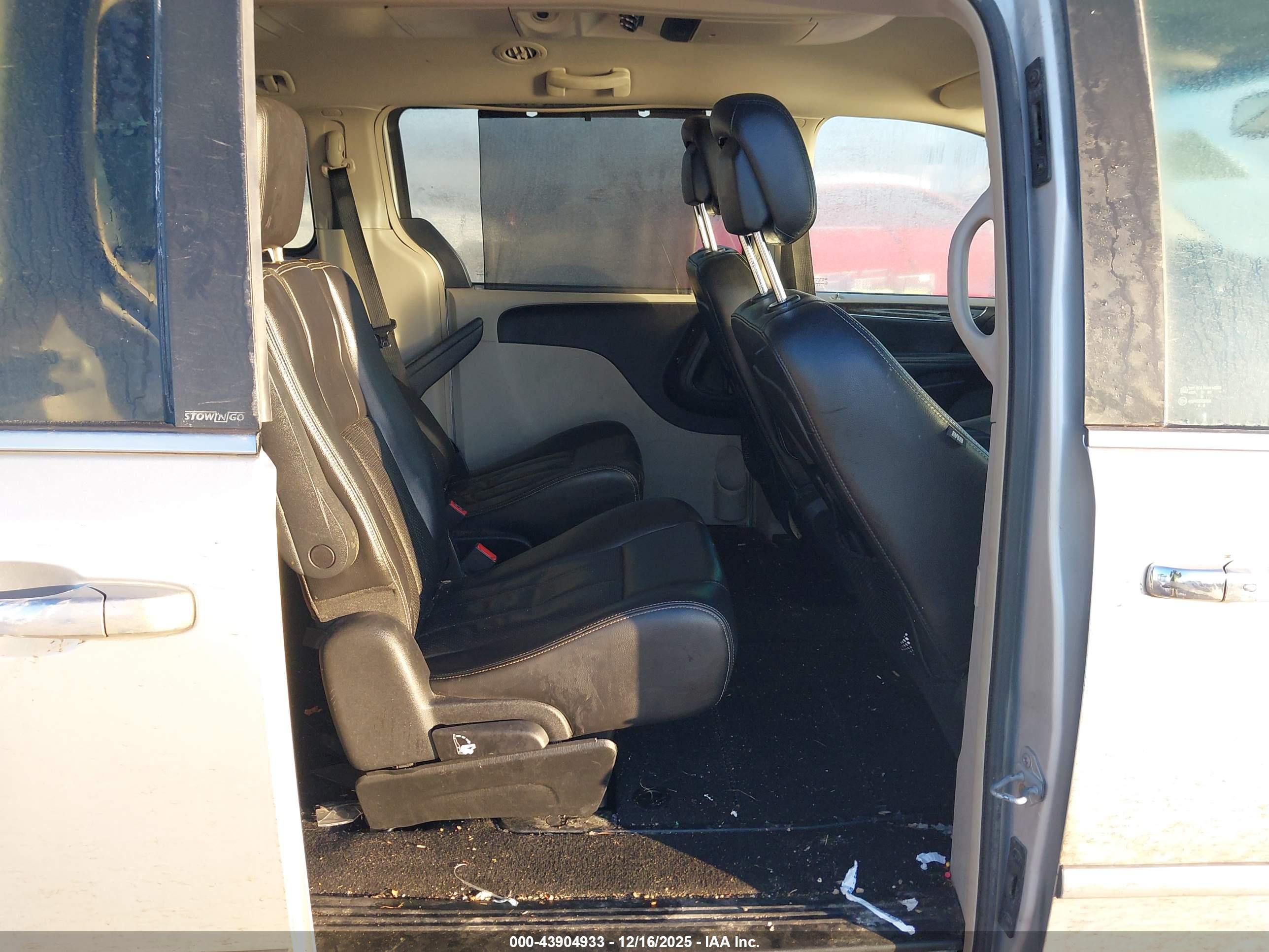 CHRYSLER TOWN image 8