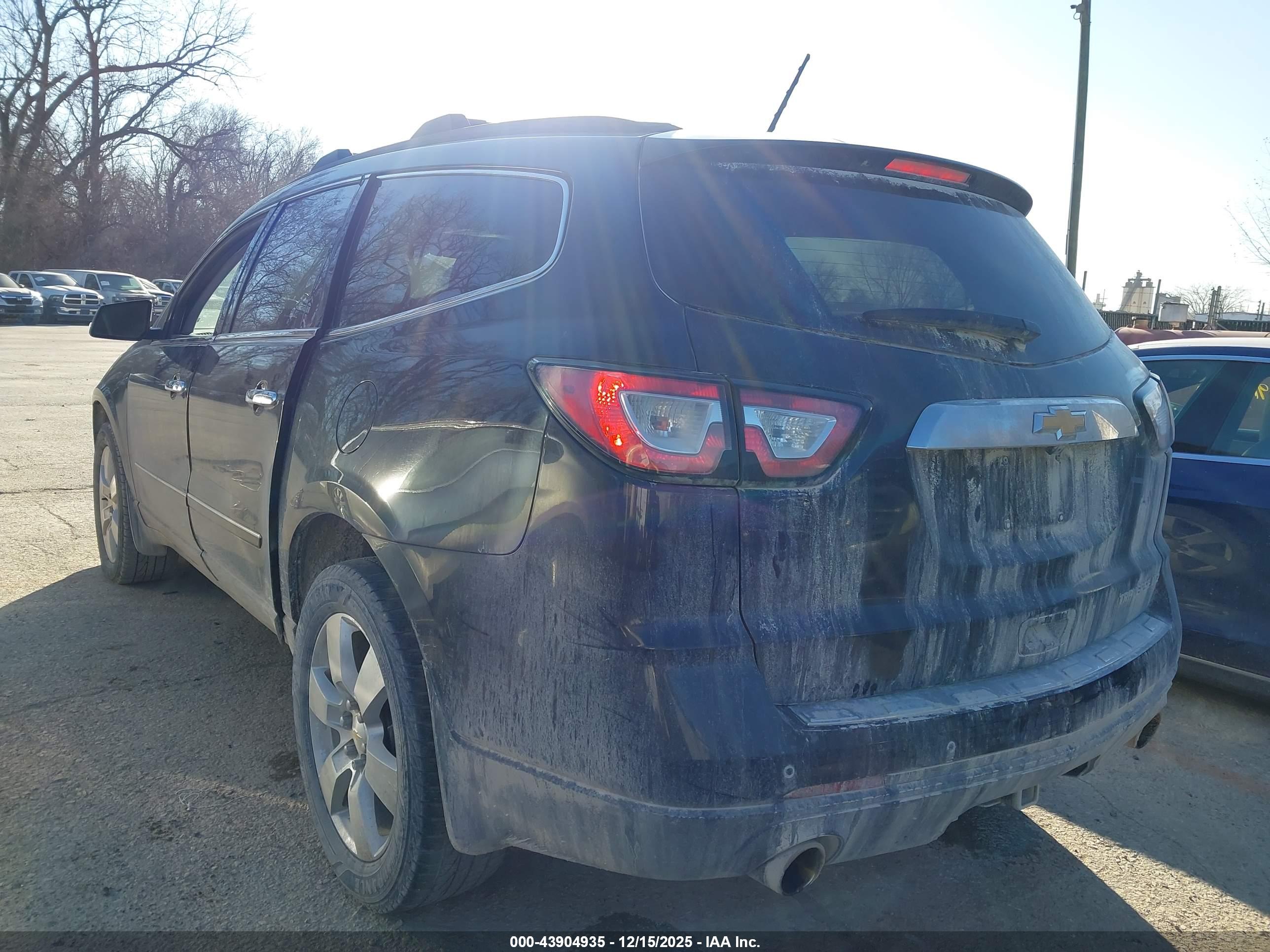 CHEVROLET TRAVERSE image 3