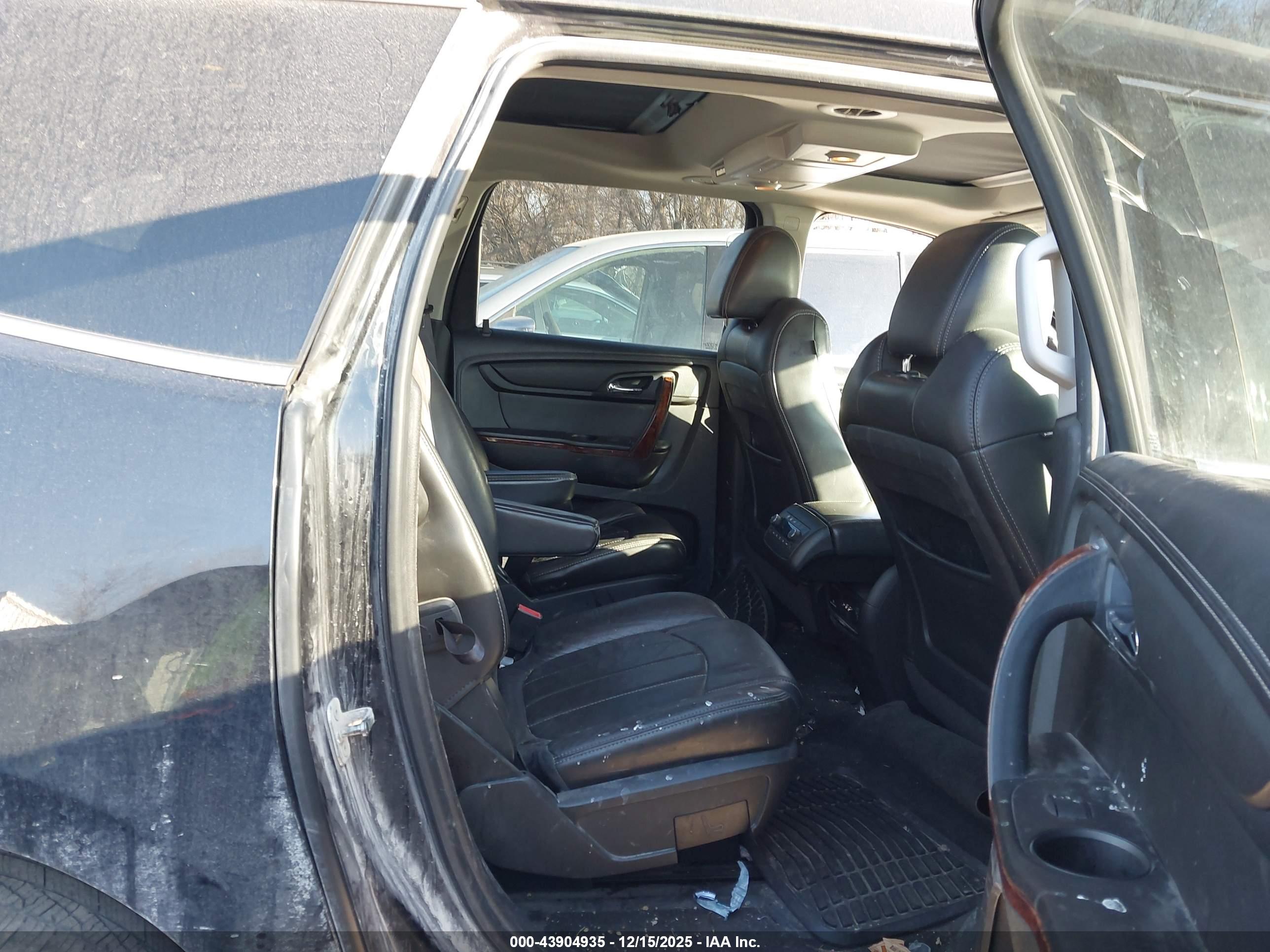CHEVROLET TRAVERSE image 8