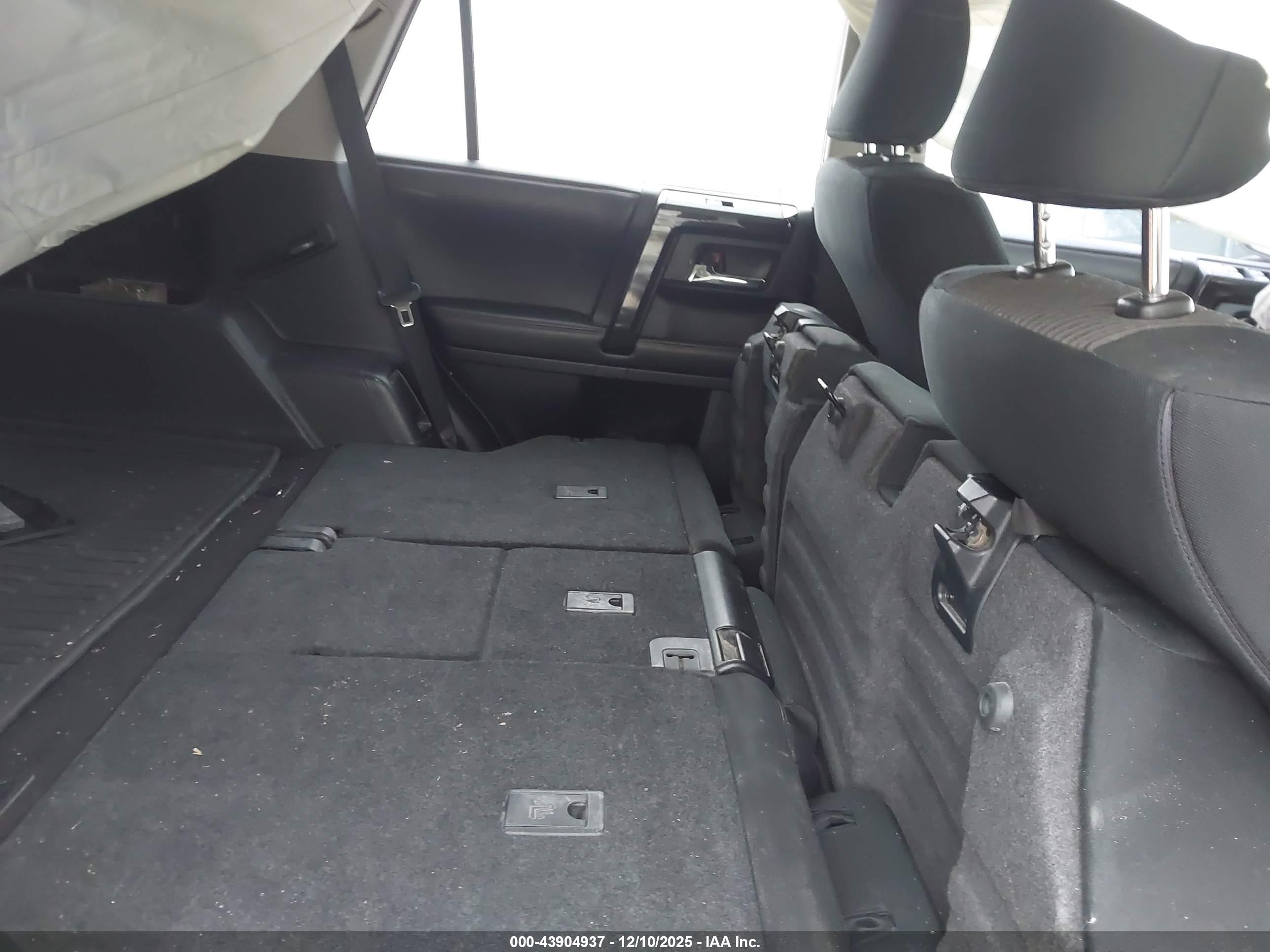 TOYOTA 4RUNNER image 8