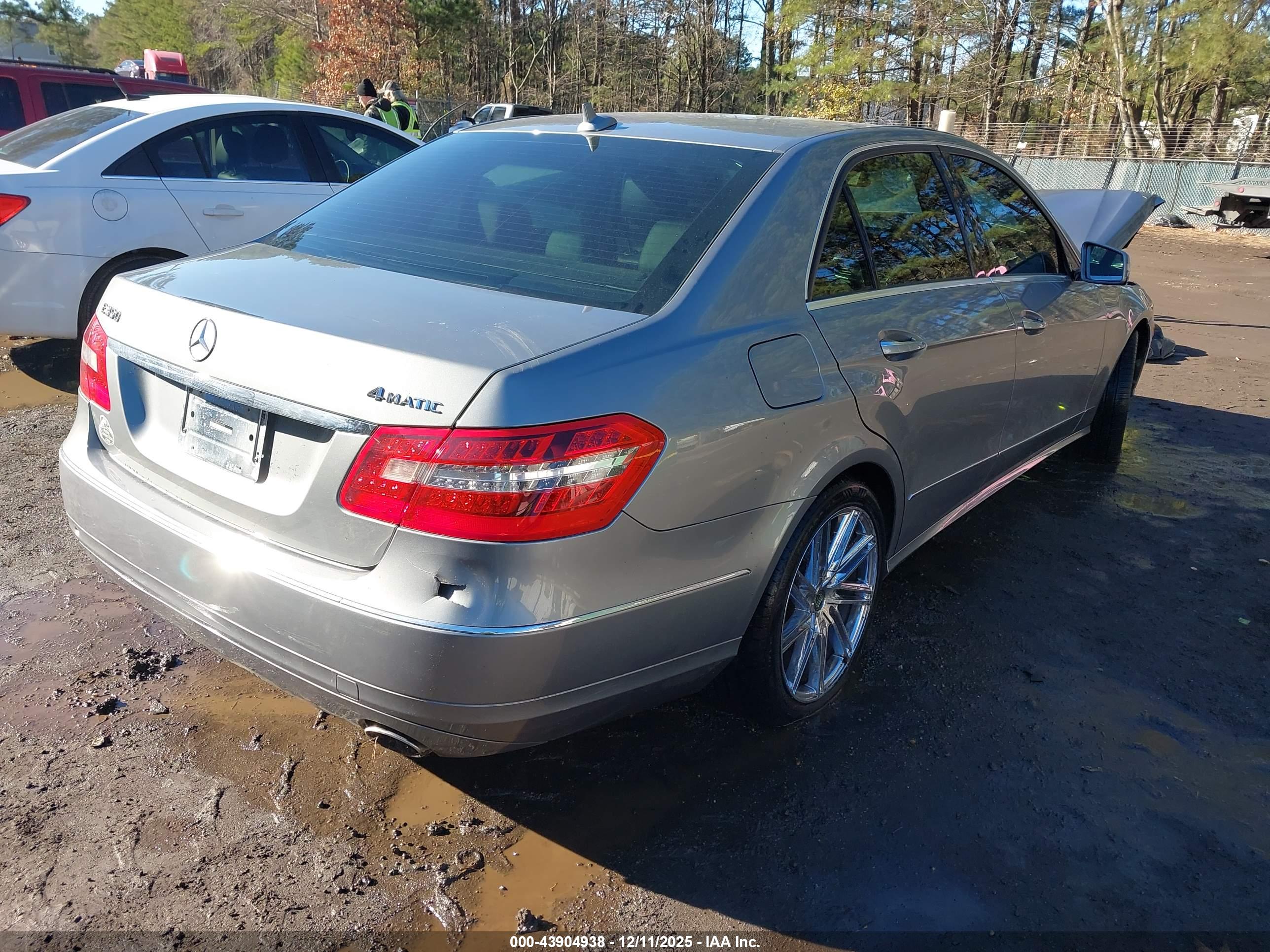 MERCEDES-BENZ E image 4