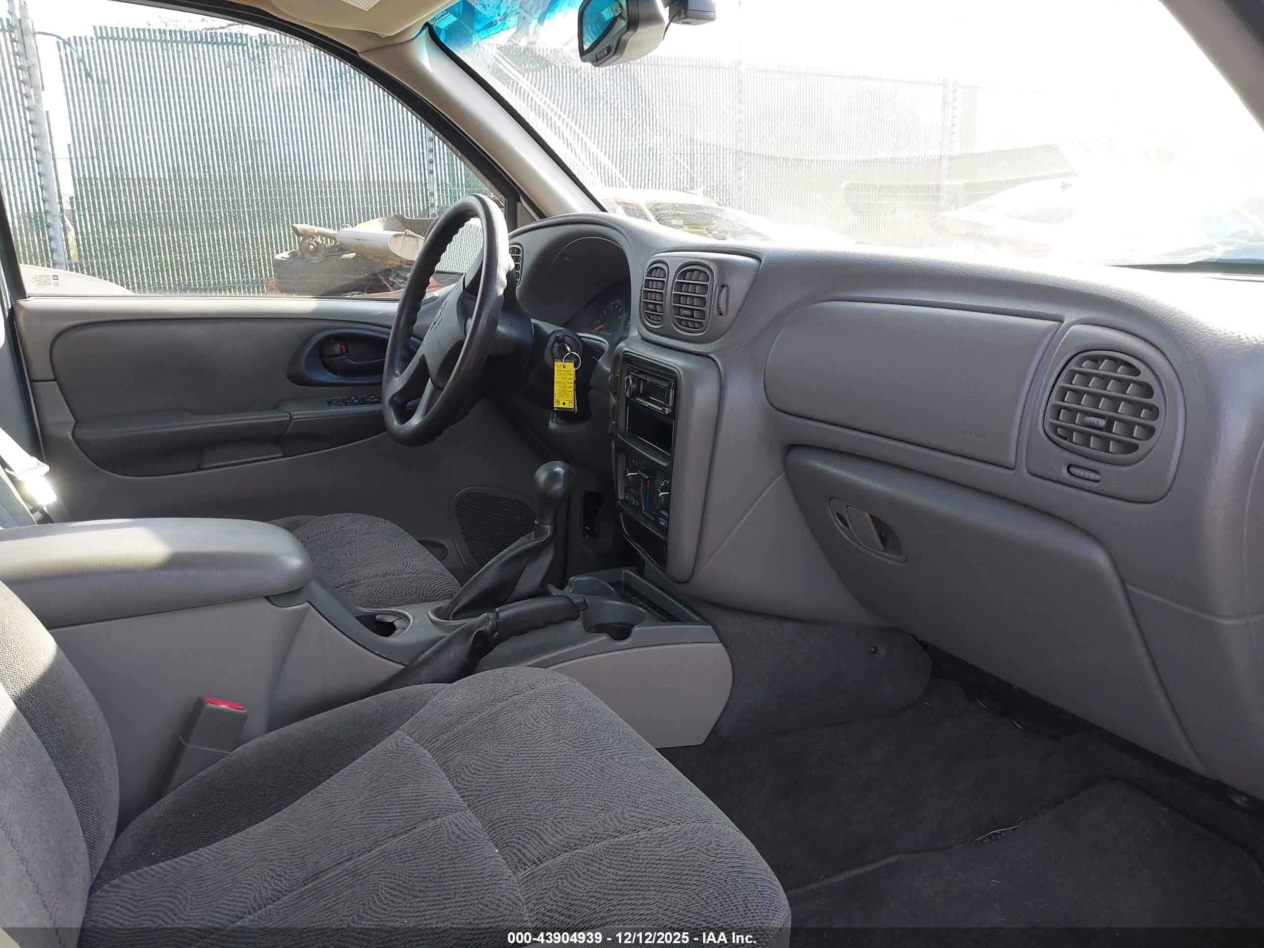 CHEVROLET TRAILBLAZER image 5