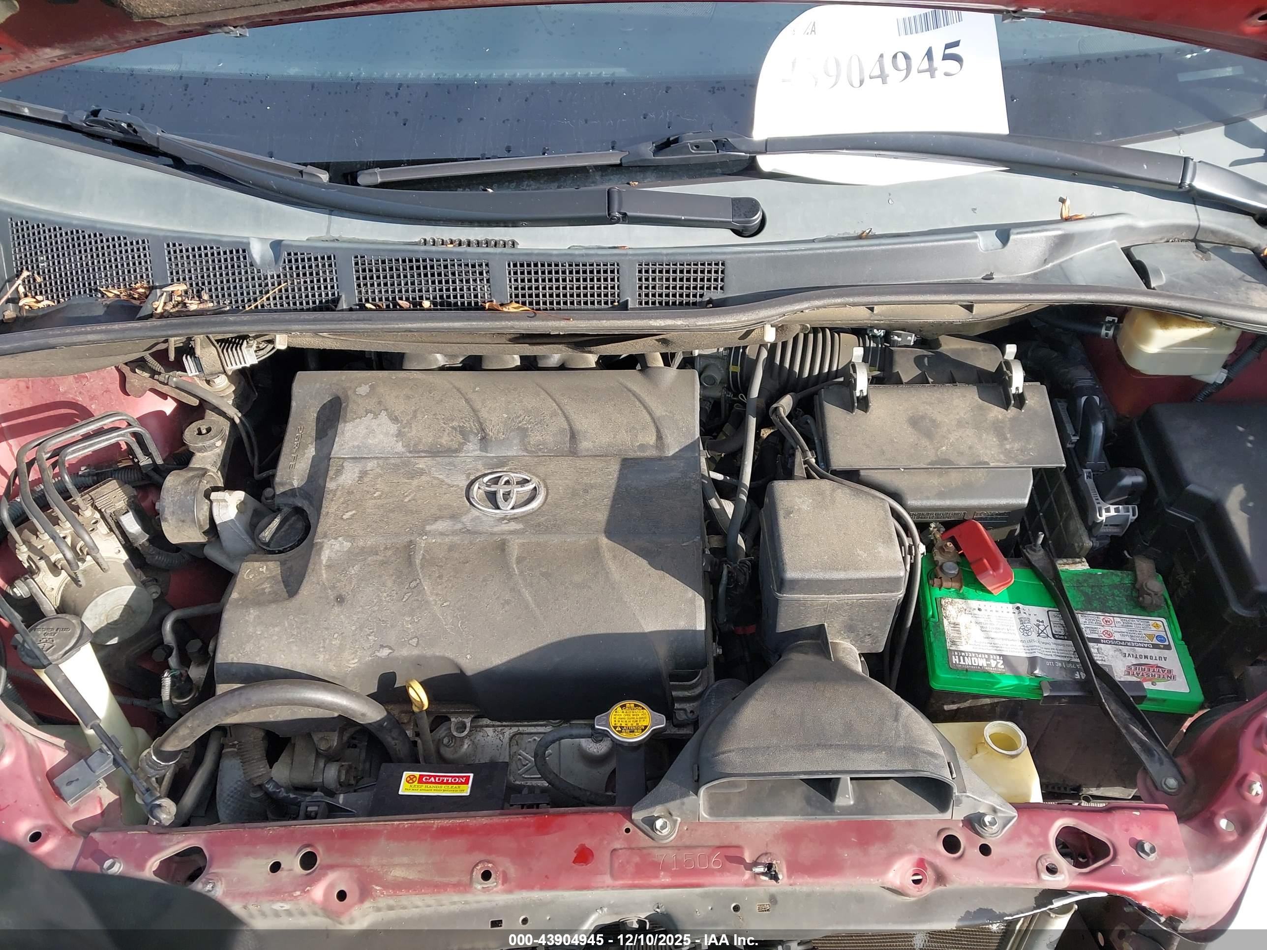 TOYOTA SIENNA image 10