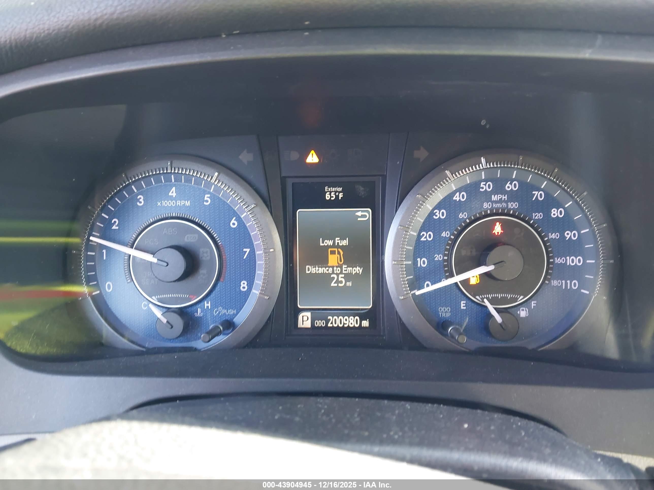 TOYOTA SIENNA image 7