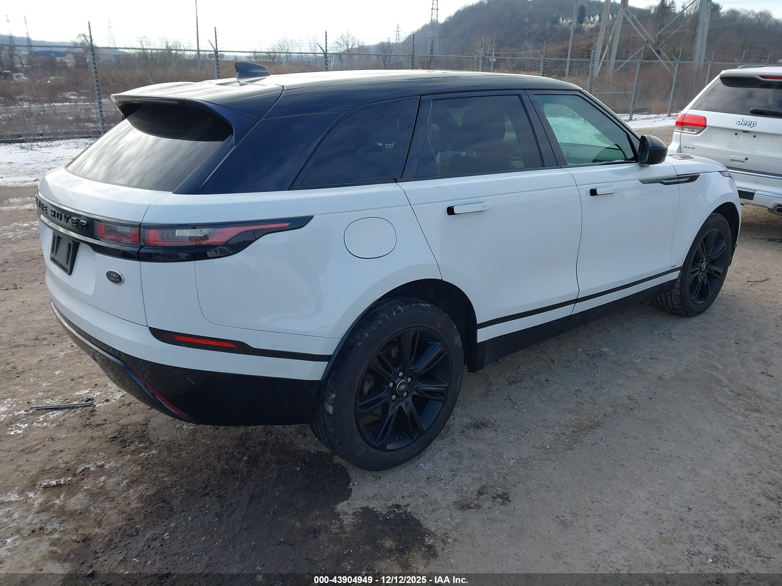 LAND ROVER image 4