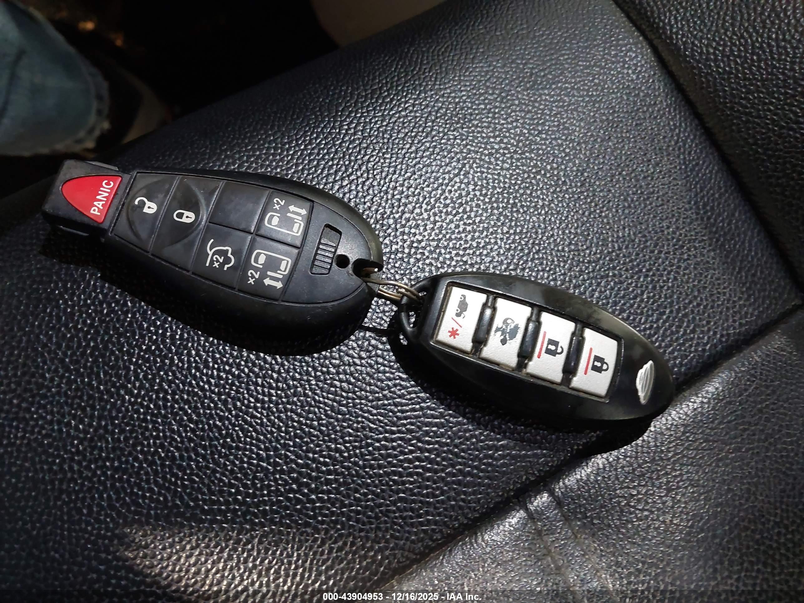 CHRYSLER TOWN image 11