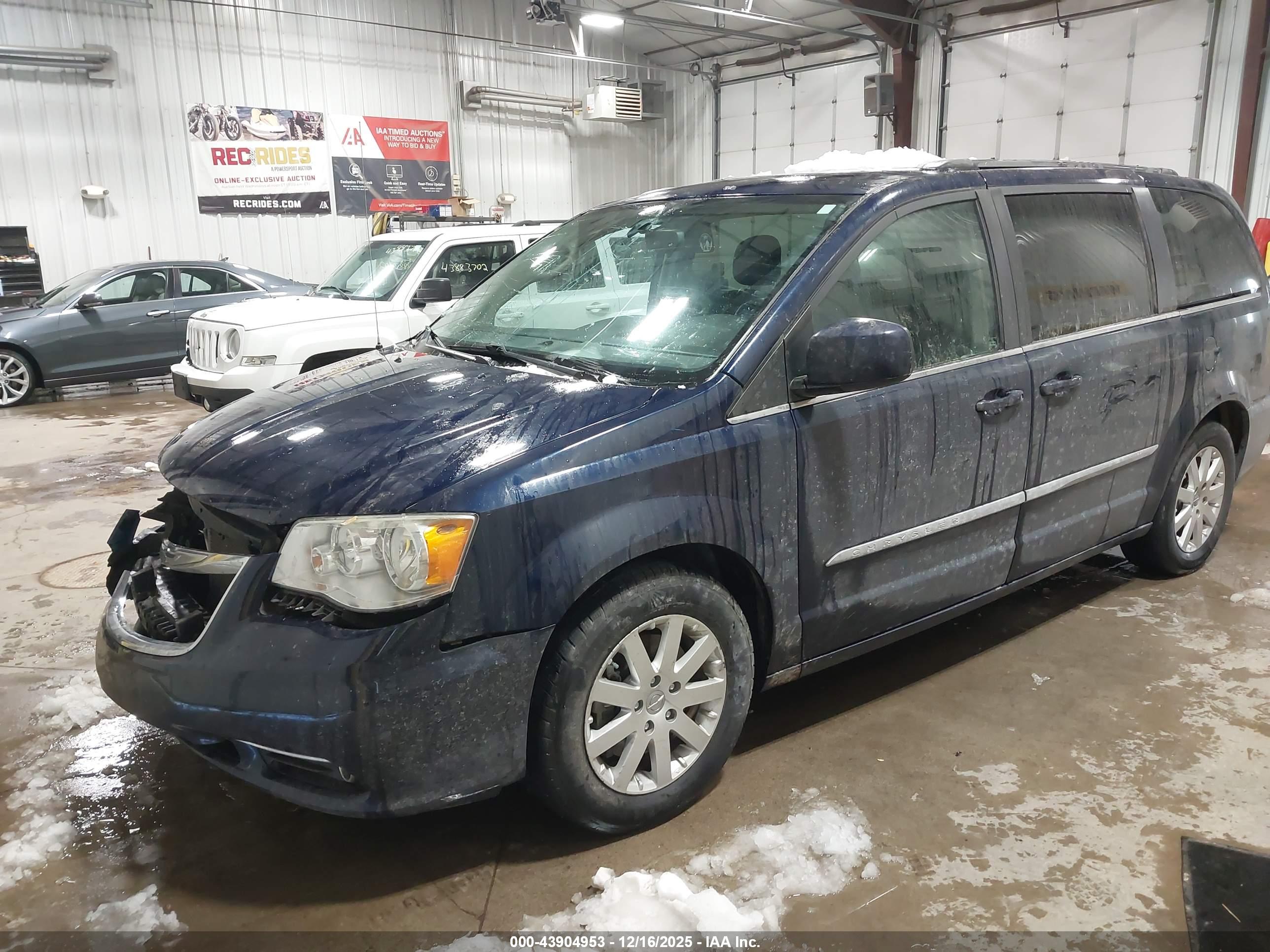CHRYSLER TOWN image 2