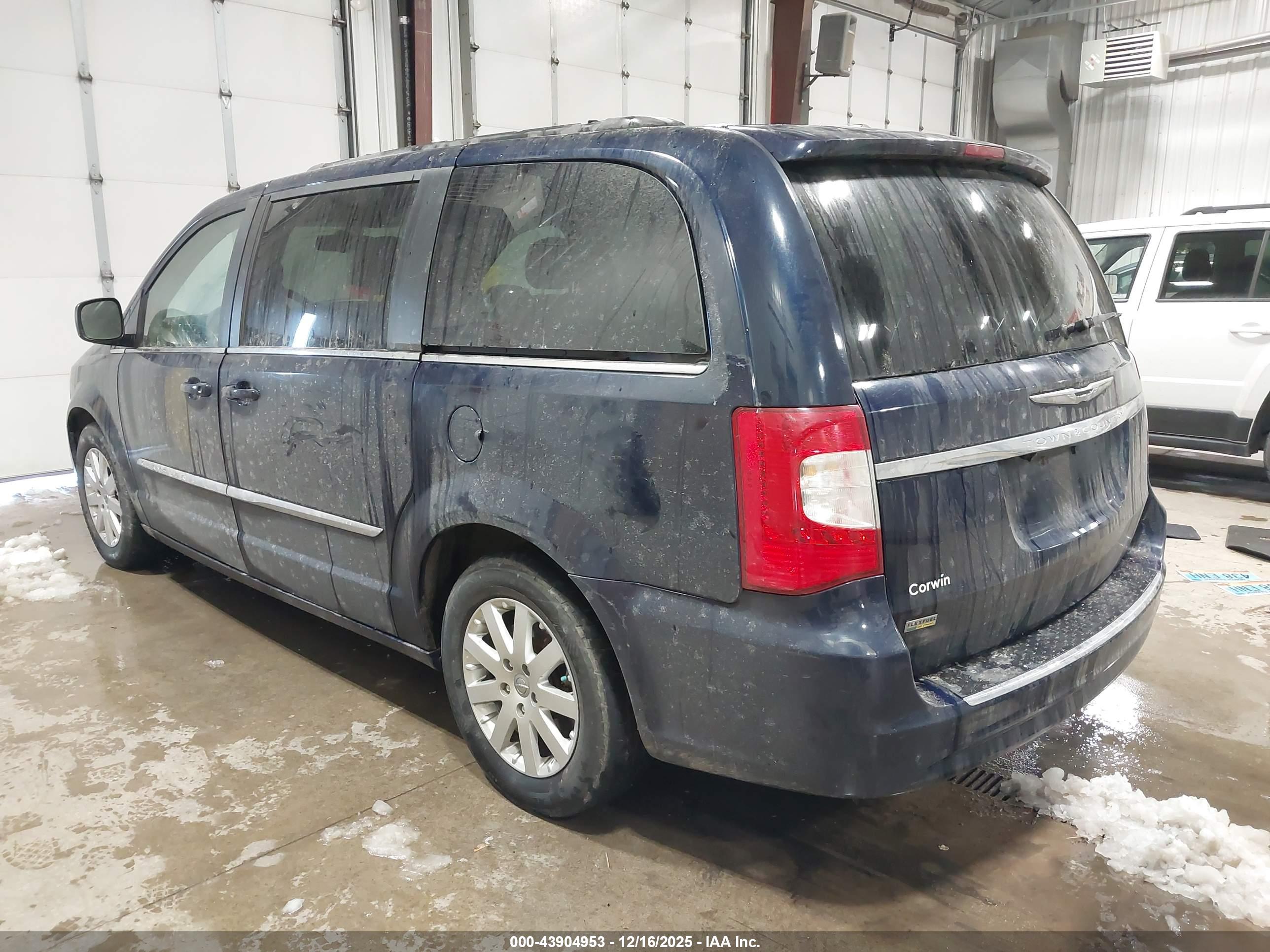 CHRYSLER TOWN image 3