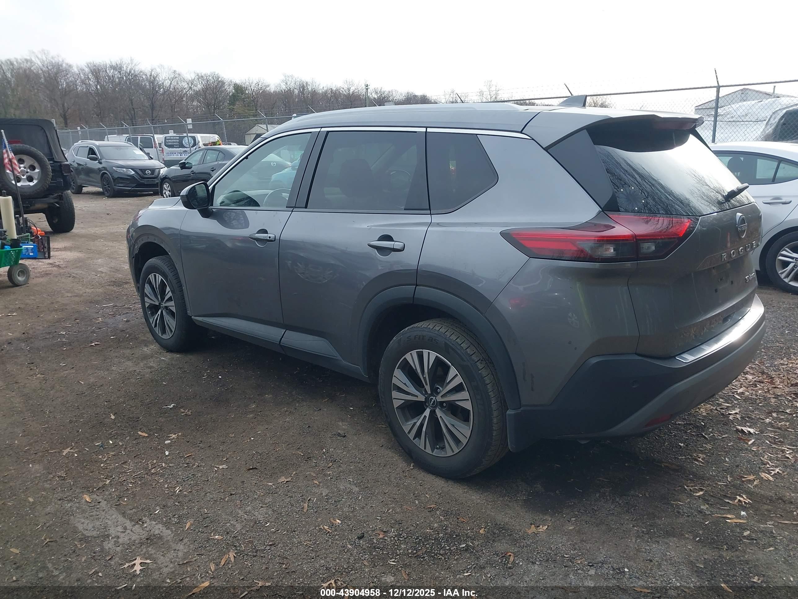 NISSAN ROGUE image 3