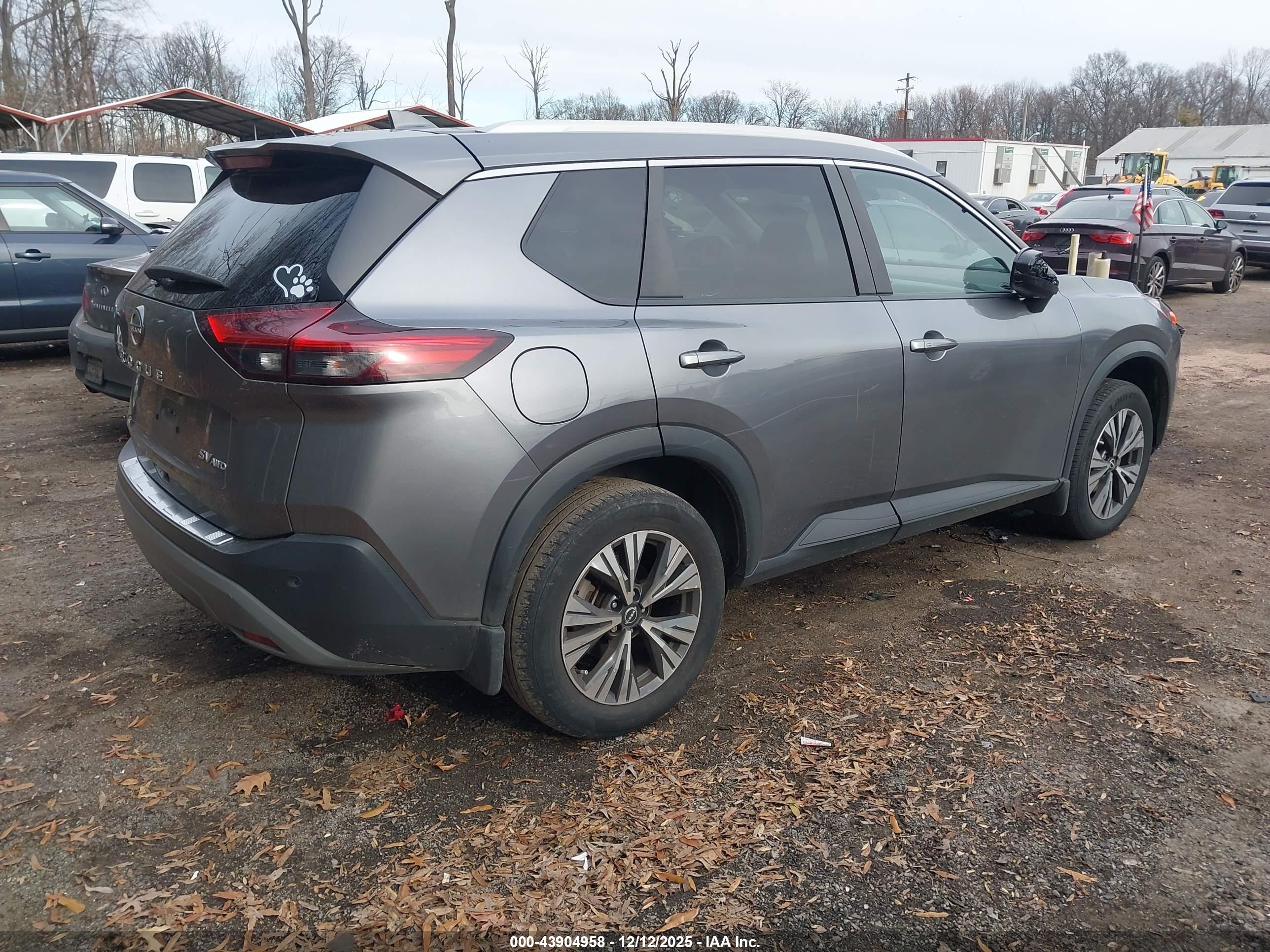 NISSAN ROGUE image 4
