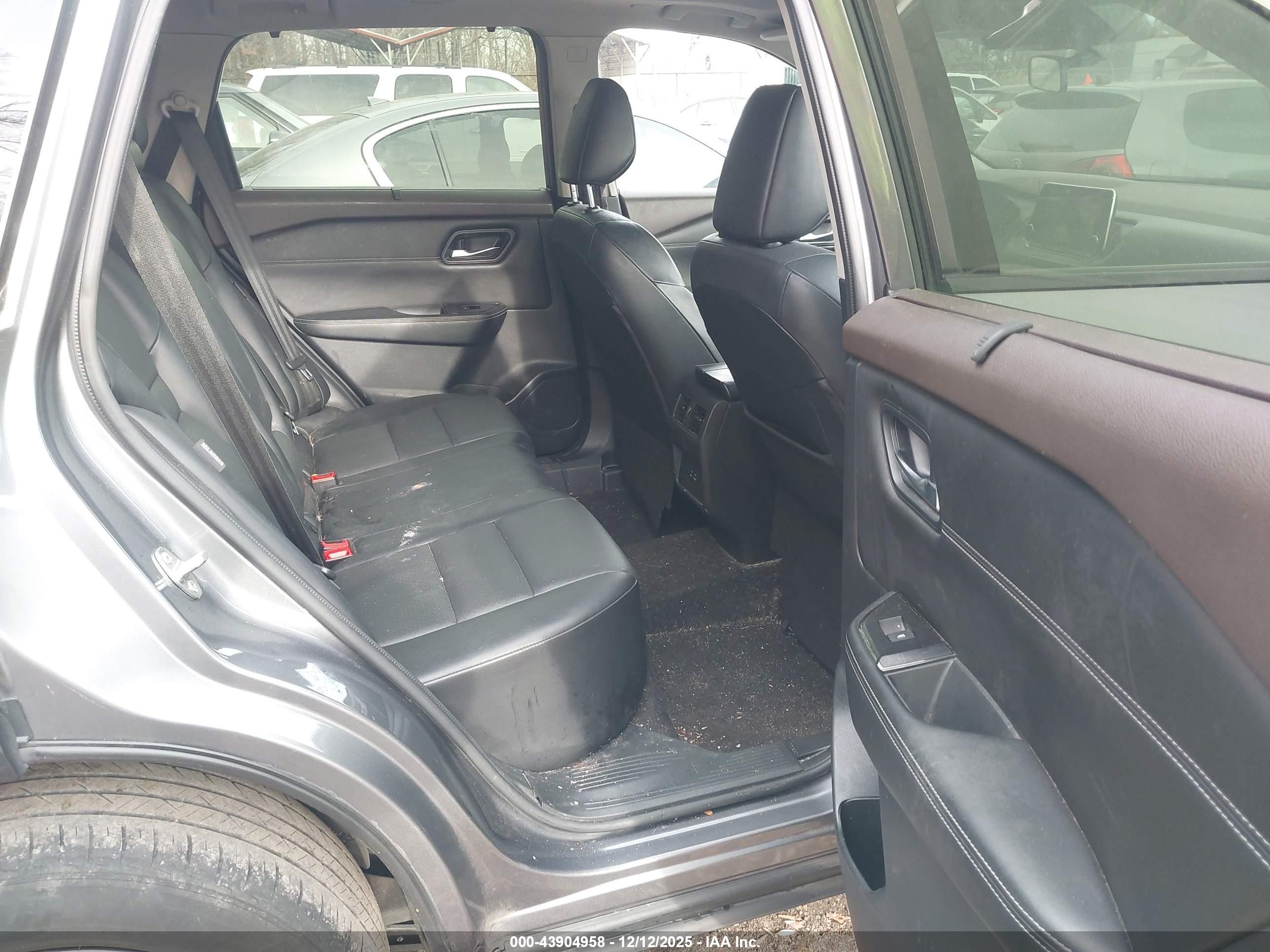 NISSAN ROGUE image 8