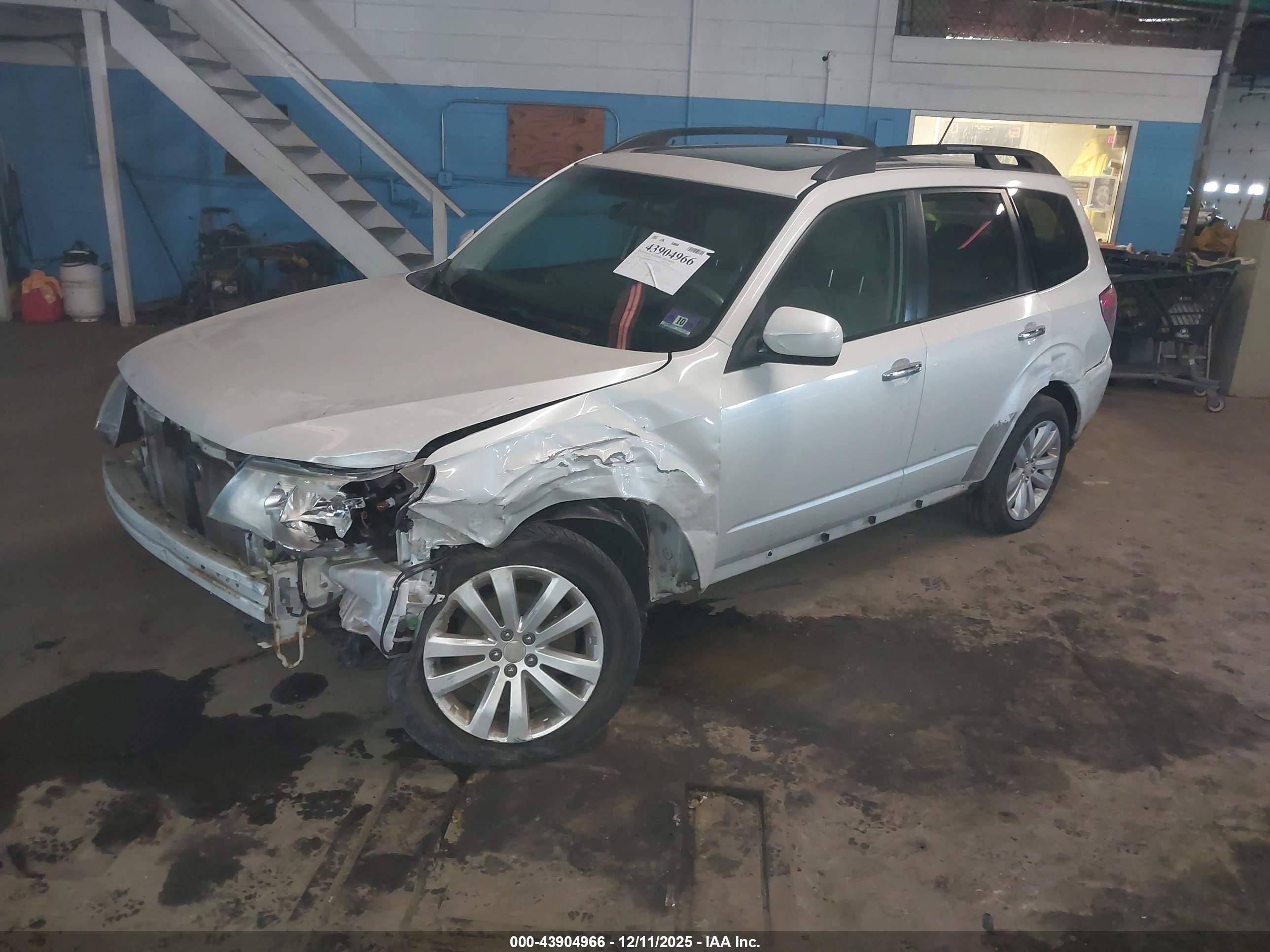 SUBARU FORESTER image 2