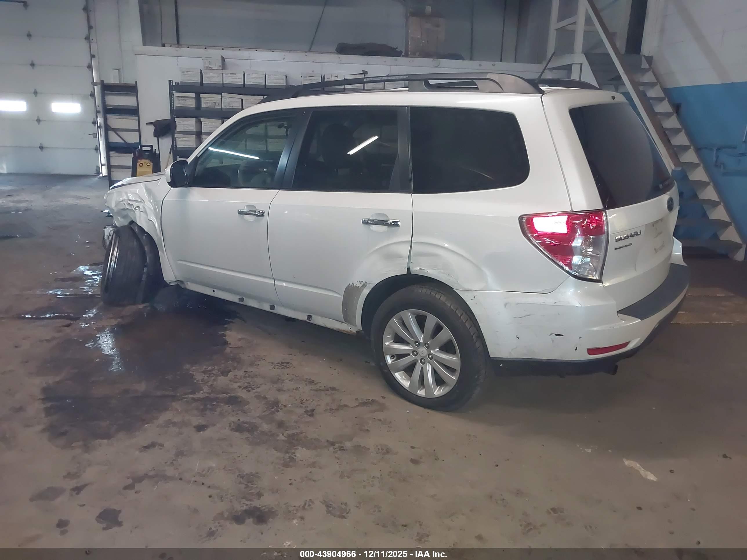 SUBARU FORESTER image 3